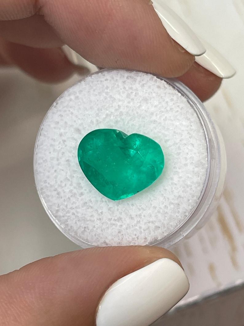Modern 5.80 Carat Heart-Cut Colombian Emerald  Bright Green Loose Natural Gemstone For Sale