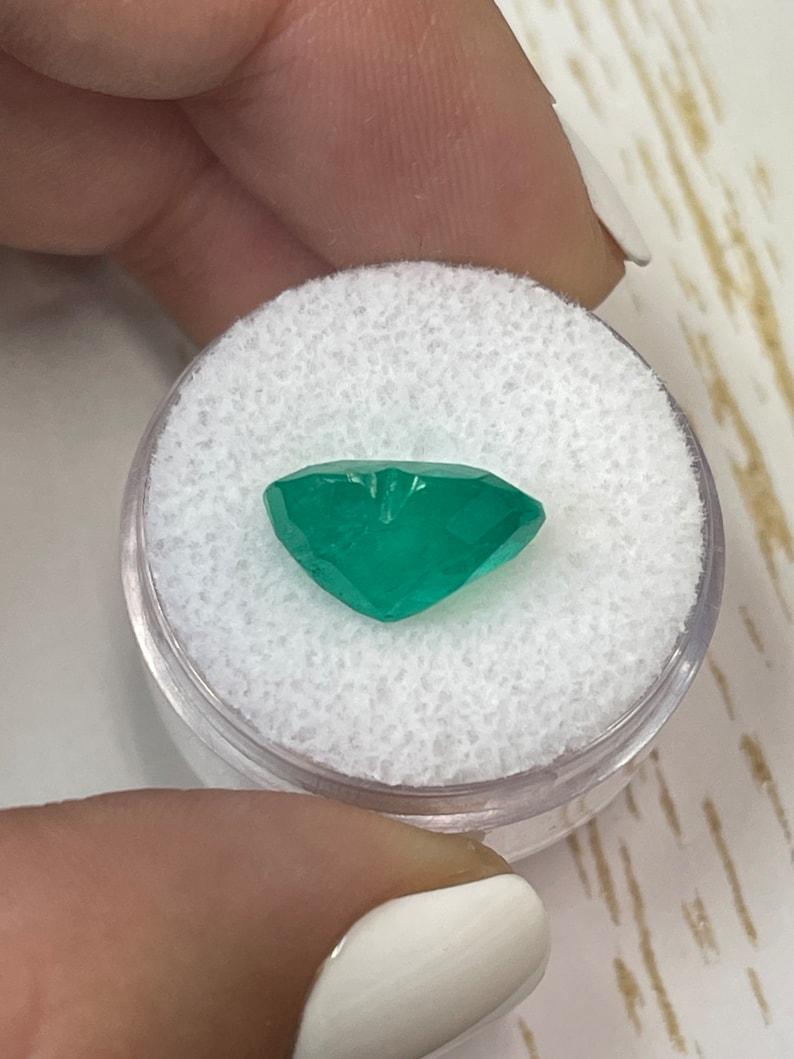 Women's 5.80 Carat Heart-Cut Colombian Emerald  Bright Green Loose Natural Gemstone For Sale