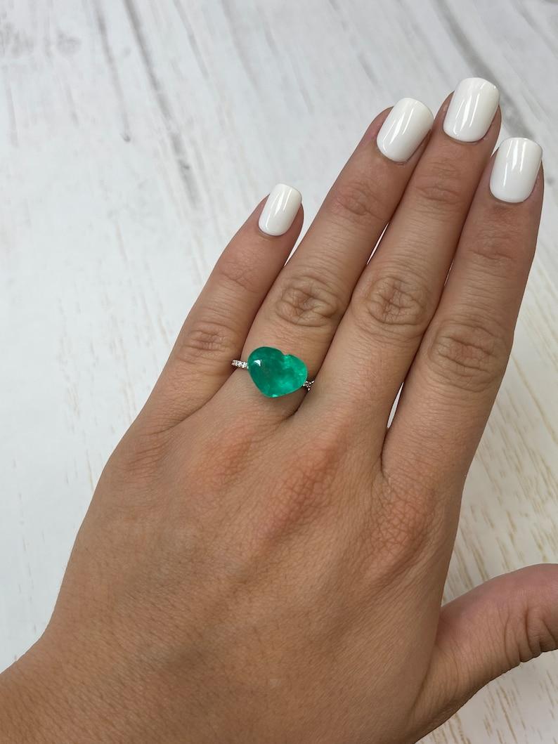 5.80 Carat Heart-Cut Colombian Emerald  Bright Green Loose Natural Gemstone For Sale 1
