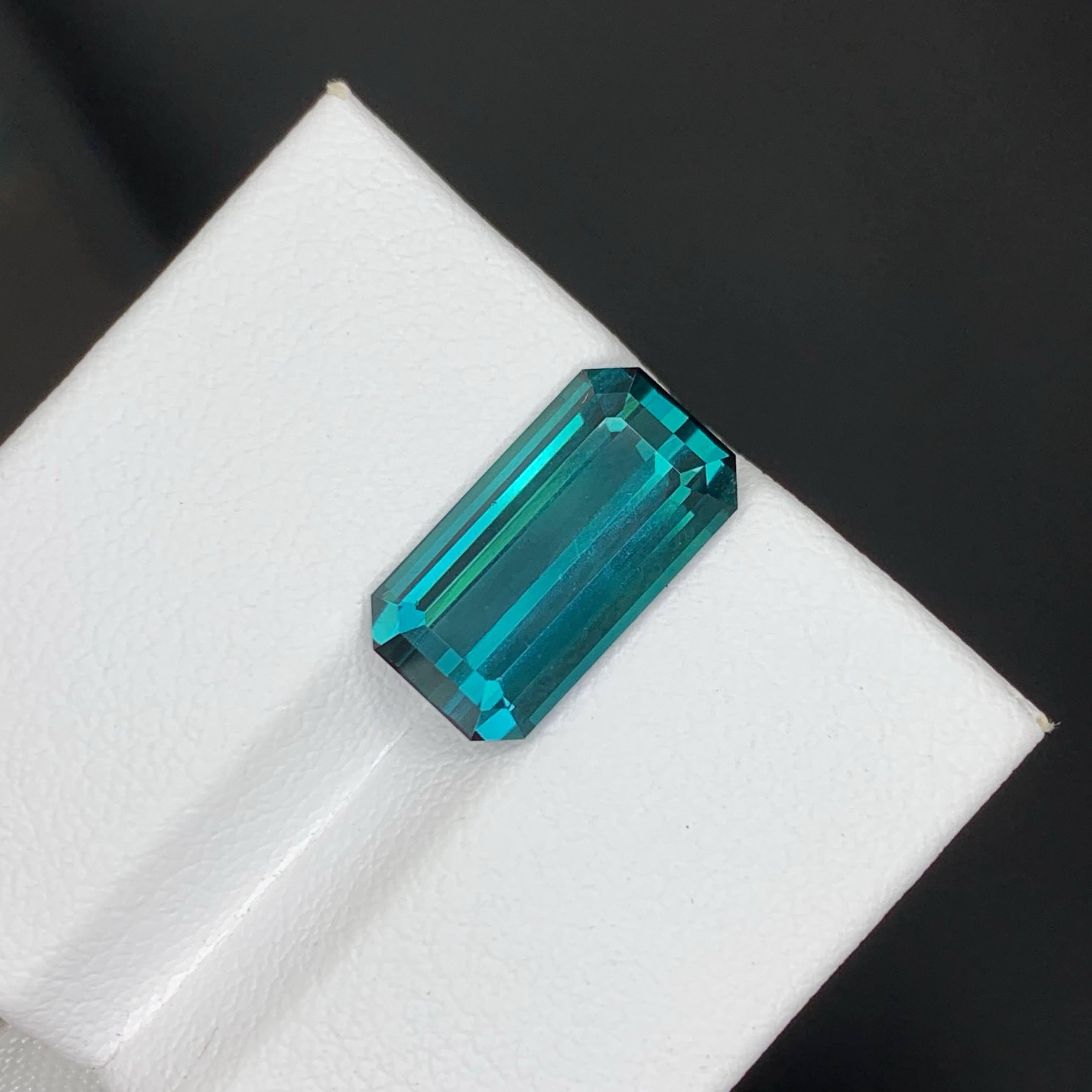 5.80 Carat Natural Loose Blue Color Tourmaline Emerald Cut Afghan Gemstone (pierre précieuse afghane) Neuf - En vente à Bangkok, TH
