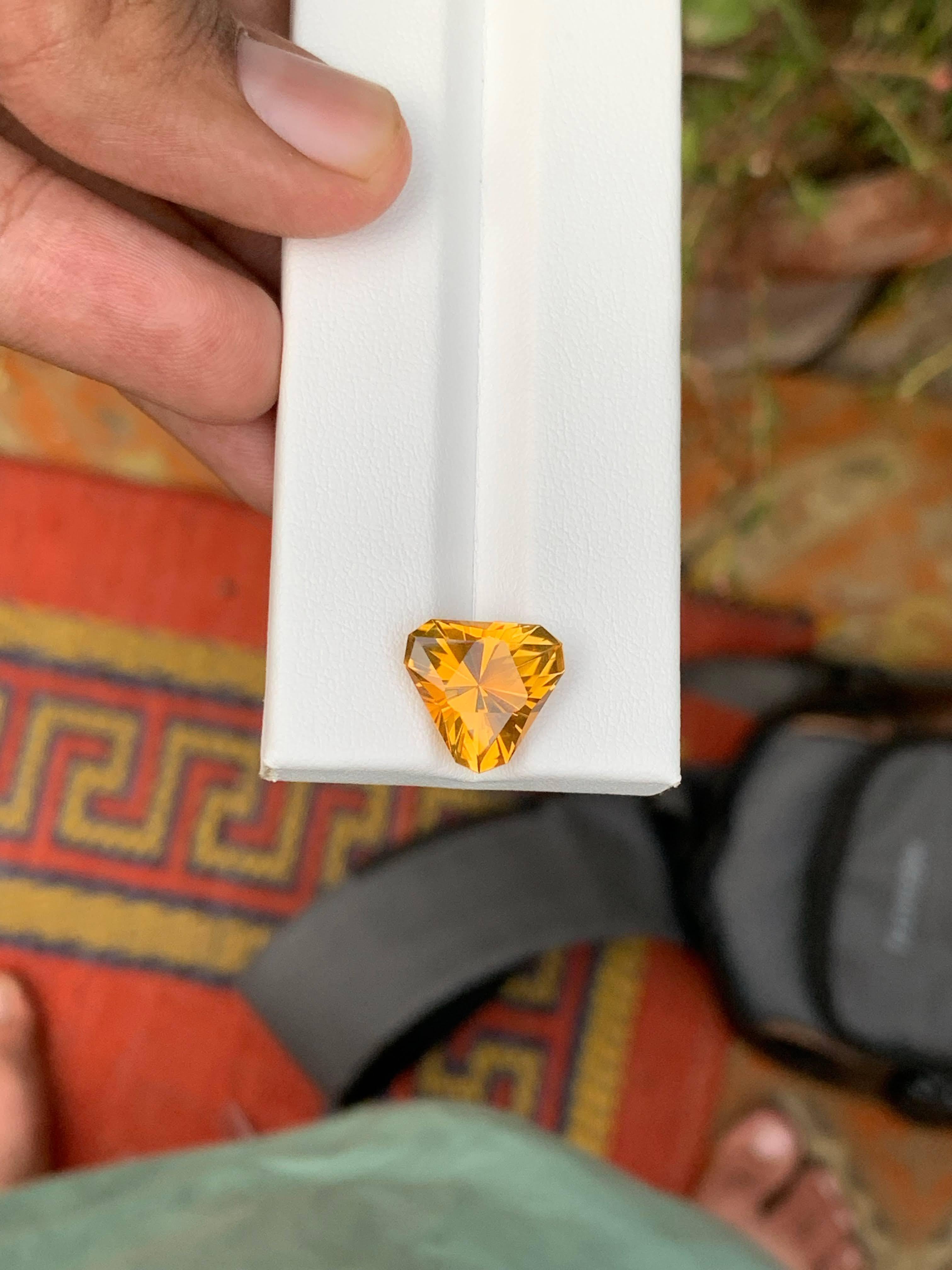 5,80 Karat Natürlicher Loser Goldener Citrin Stein Trillion Cut Brasilianischer Edelstein im Angebot 1