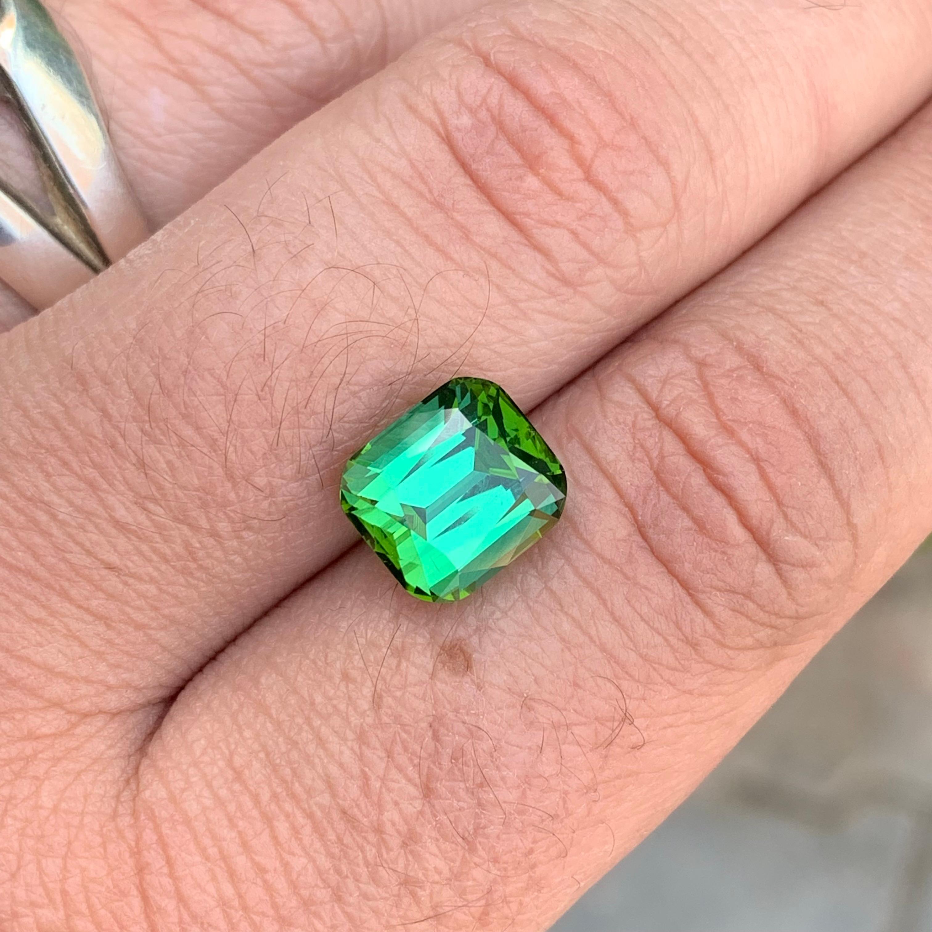 5.80 Carat Natural Loose Green Tourmaline Cushion Shape Gemstone (Tourmaline verte en forme de coussin) Neuf - En vente à Peshawar, PK