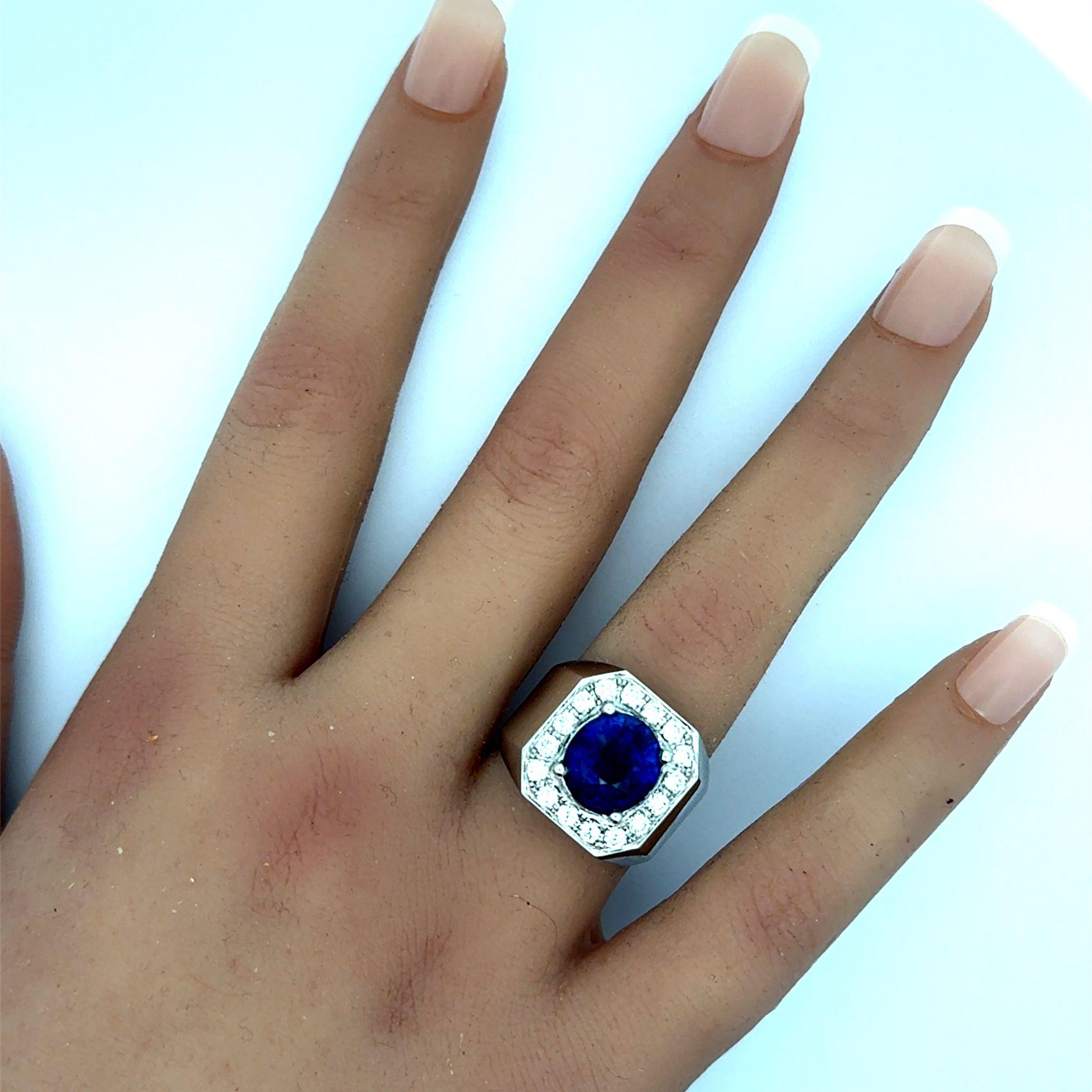 Bague unisexe certifiée avec saphir bleu royal de 5,80 carats et diamants Neuf - En vente à Beverly Hills, CA
