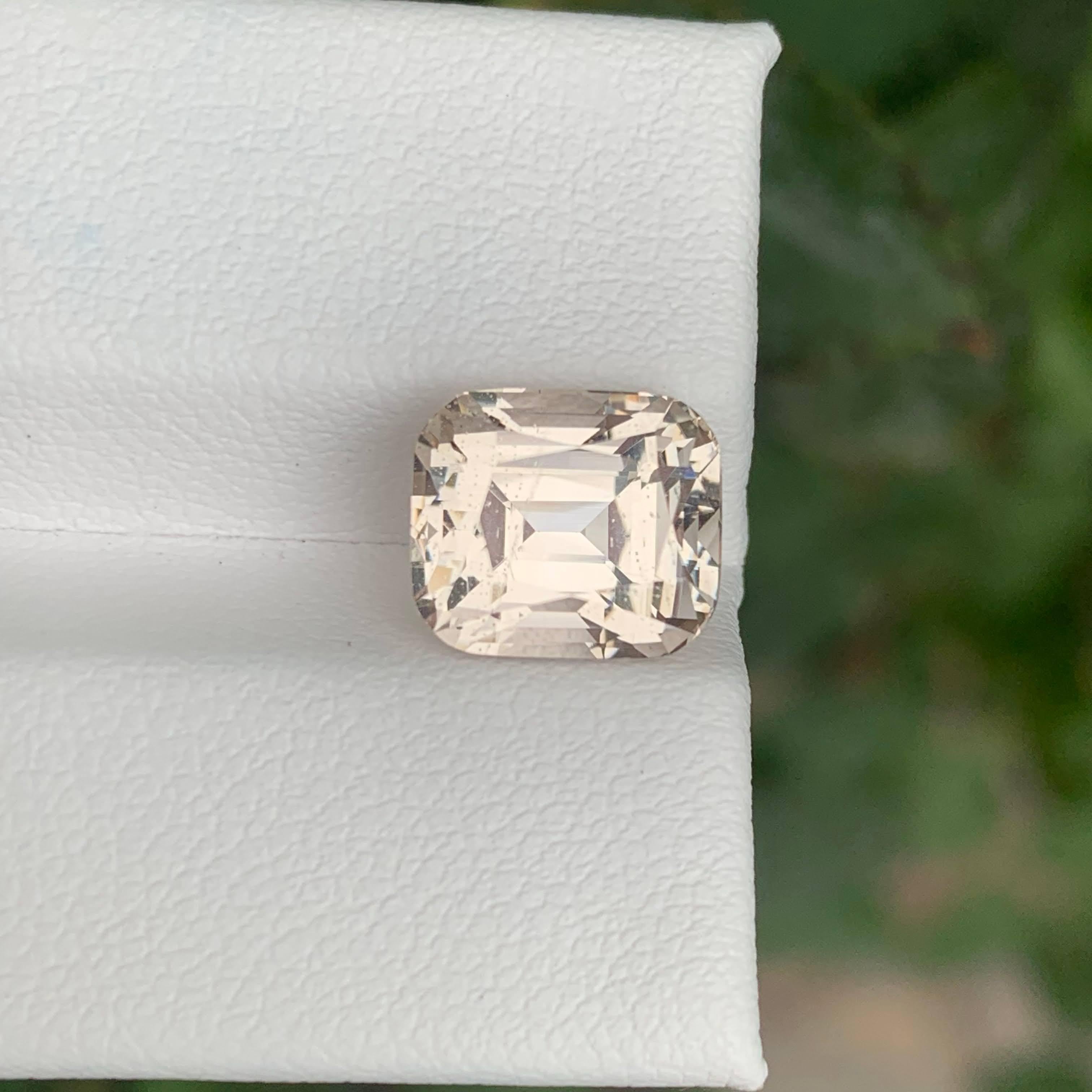 Taglio cuscino 5.80 carats Quality Topaz Stone Cushion Cut Natural Pakistani Gemstone in vendita