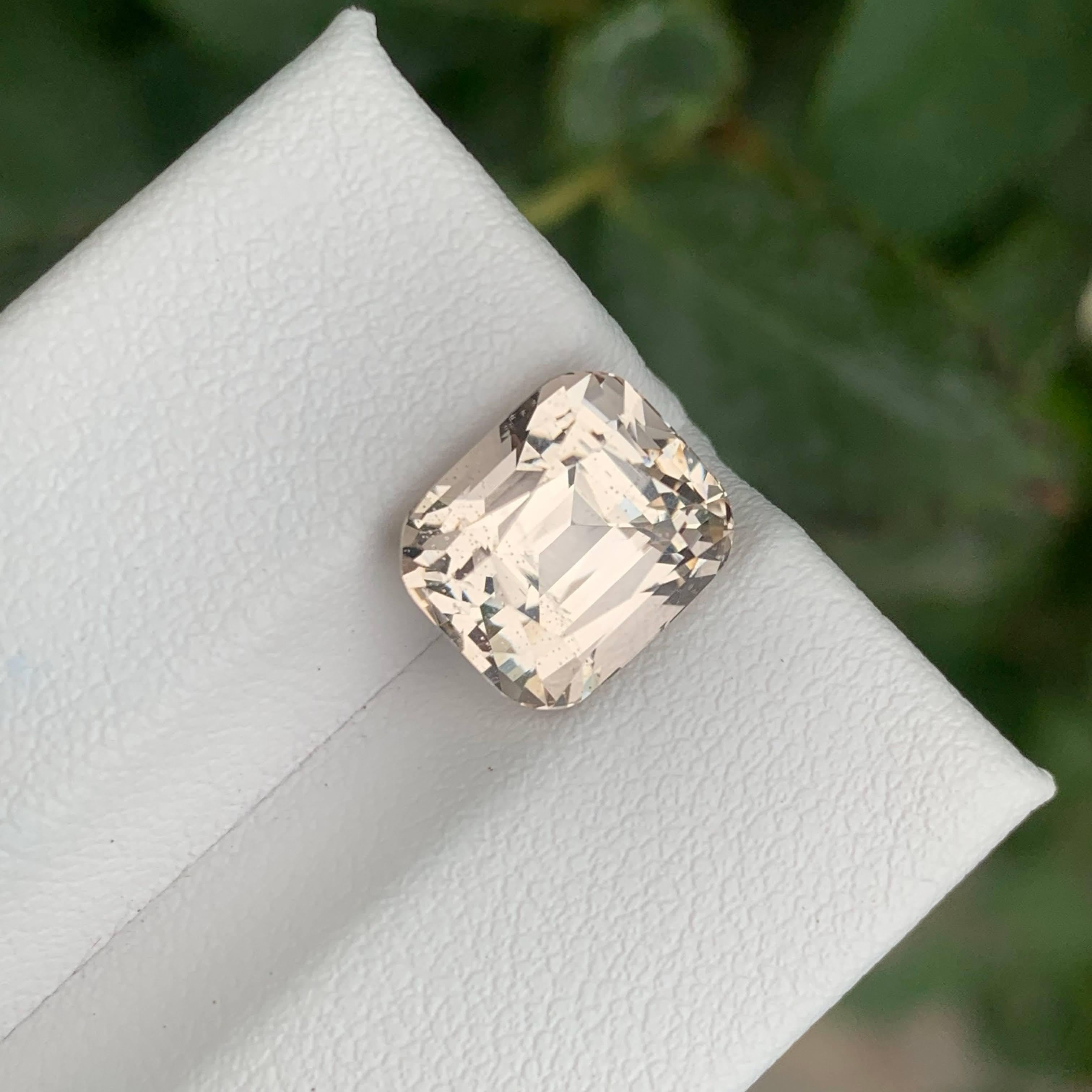 5.80 carats Quality Topaz Stone Cushion Cut Natural Pakistani Gemstone in vendita 1