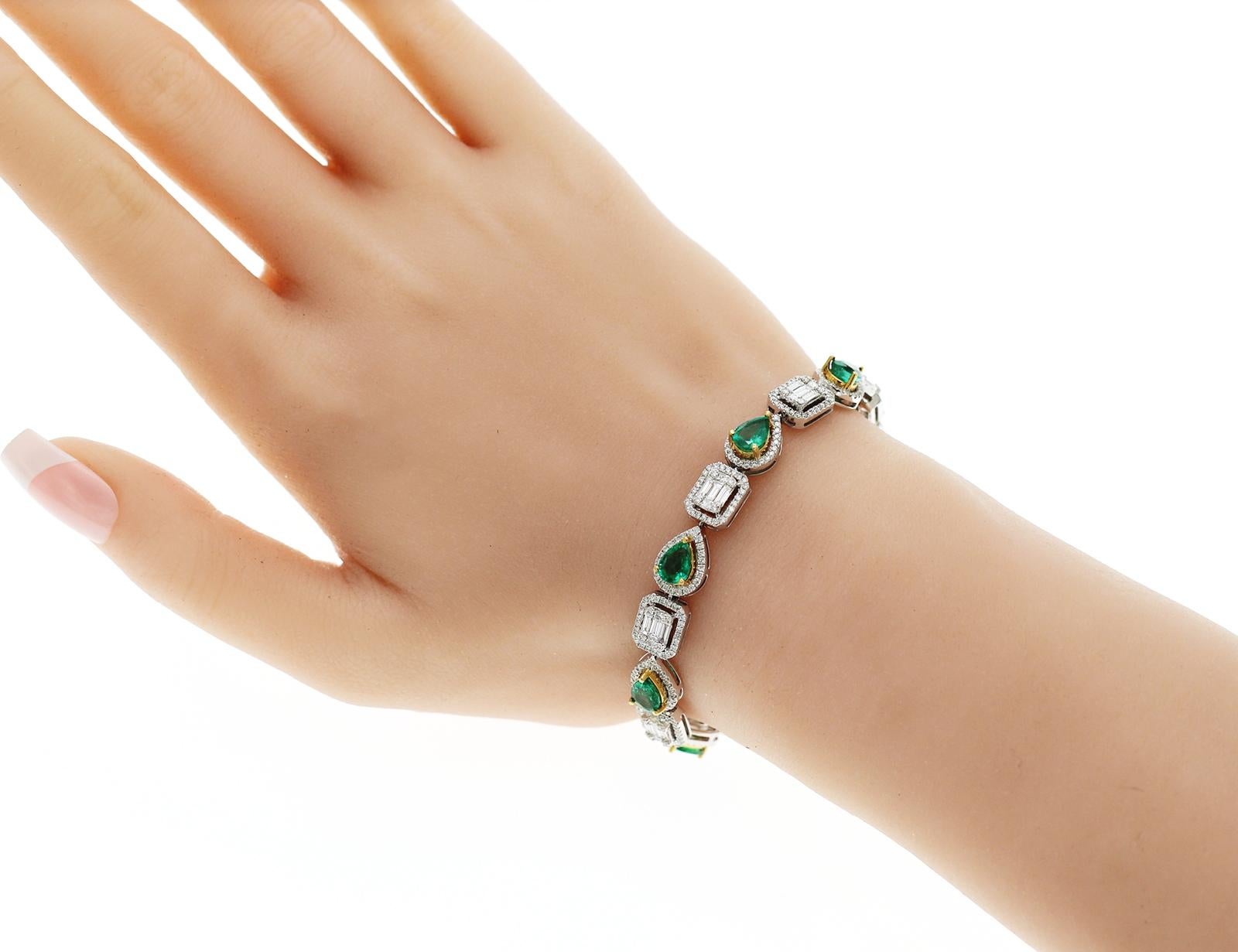 Round Cut 5.80 CT Natural Emerald & 4.58 CT Diamonds on 18K White Gold Bracelet For Sale