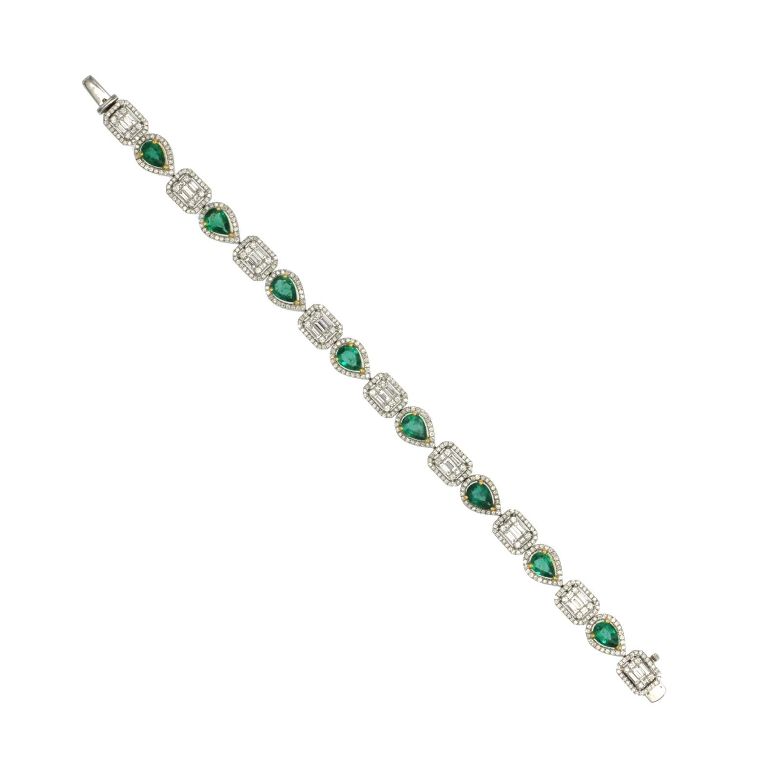 Women's or Men's 5.80 CT Natural Emerald & 4.58 CT Diamonds on 18K White Gold Bracelet For Sale