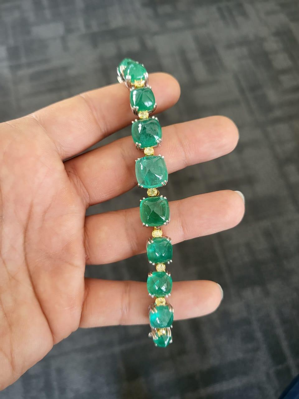 Art Deco 58.07 Carats, Natural Zambian Sugarloaf Emerald & Yellow Diamonds Link Bracelet For Sale