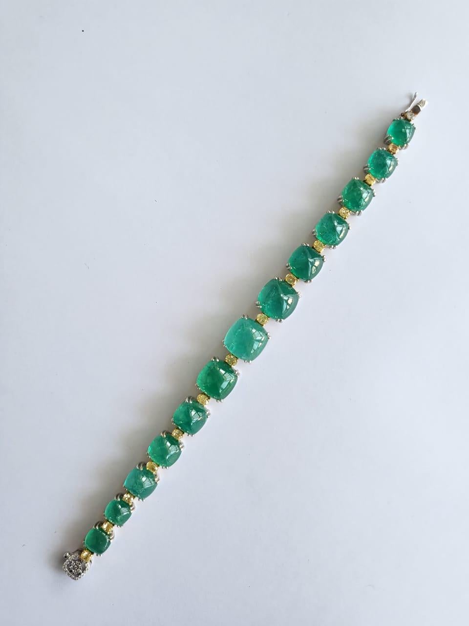 Women's or Men's 58.07 Carats, Natural Zambian Sugarloaf Emerald & Yellow Diamonds Link Bracelet For Sale