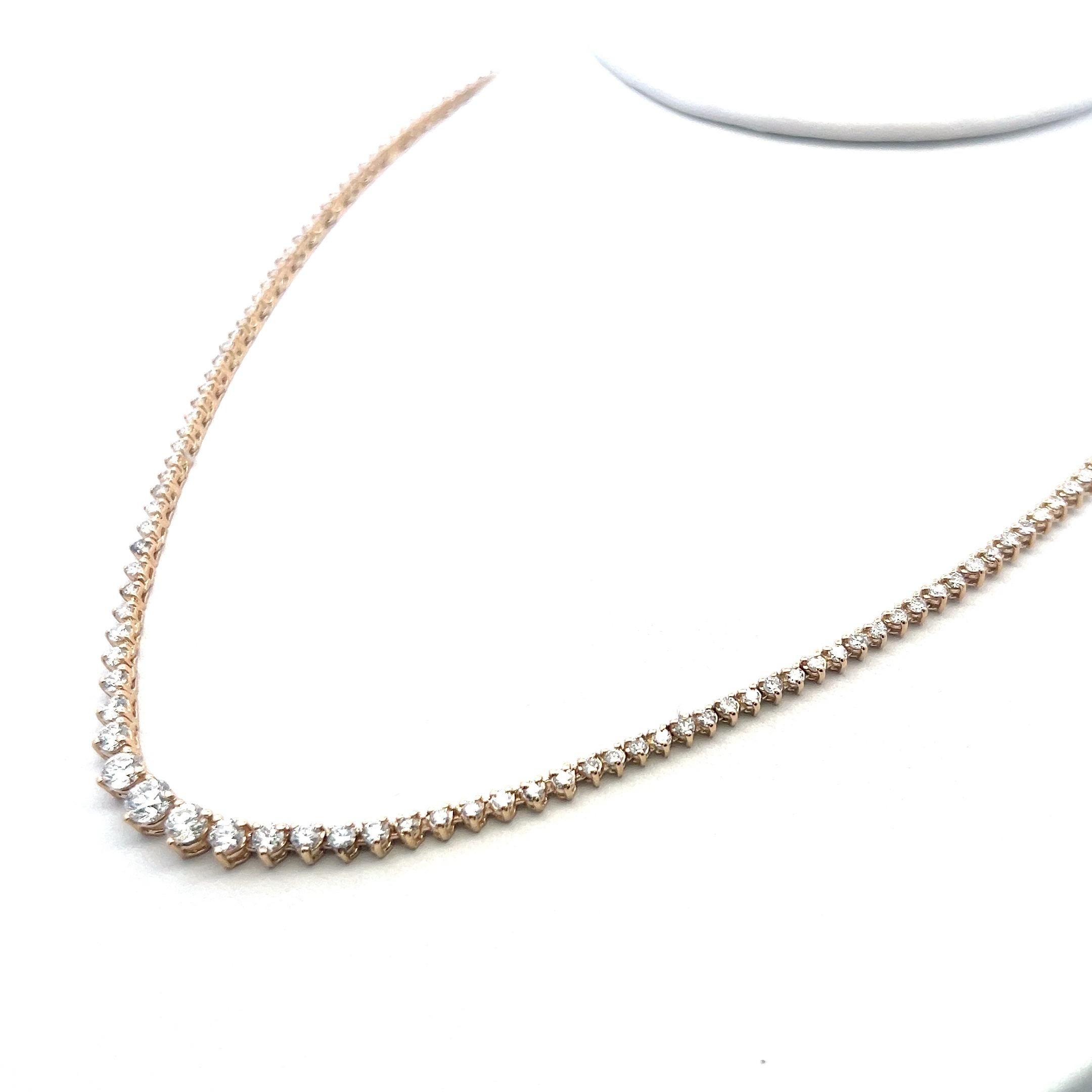 Titolo:
Collana Riviera con diamanti tondi e brillanti da 5,80 carati in oro giallo 14K (F VS)
Stile:
Riviera
Metallo:
oro giallo 14 carati
Gemma 1:
Diamante da 0,45 carati
Numero di pietre:
1
Colore:
F
Chiarezza:
VS
Forma:
Brillante rotondo
Gemma