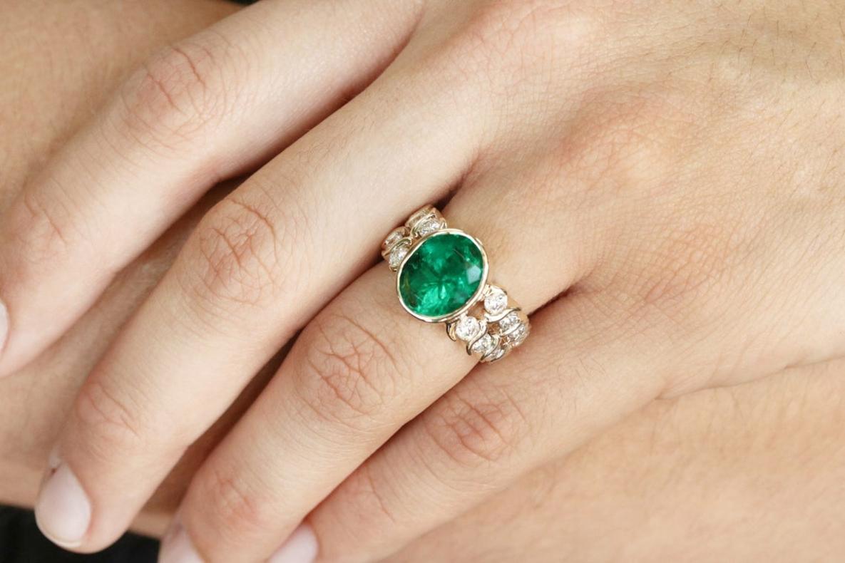 5.80tcw 14K Colombian Emerald Oval Cut & Diamond Band Accent Ring In New Condition For Sale In Jupiter, FL