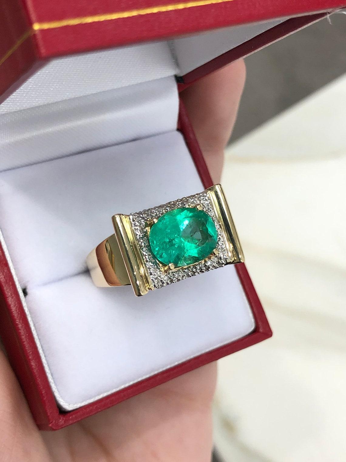 6.08tcw 14K Colombian Emerald-Oval Cut & Diamond East to West Gold Vintage Ring In New Condition For Sale In Jupiter, FL