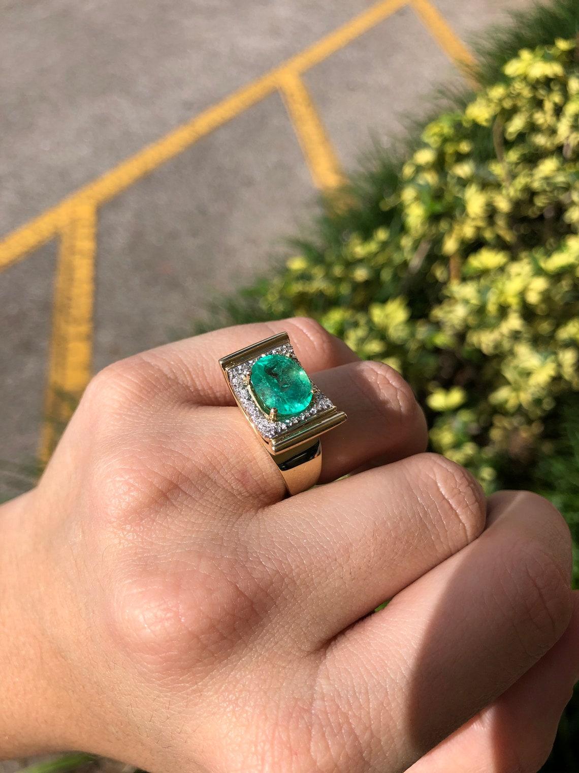 6.08tcw 14K Colombian Emerald-Oval Cut & Diamond East to West Gold Vintage Ring For Sale 2