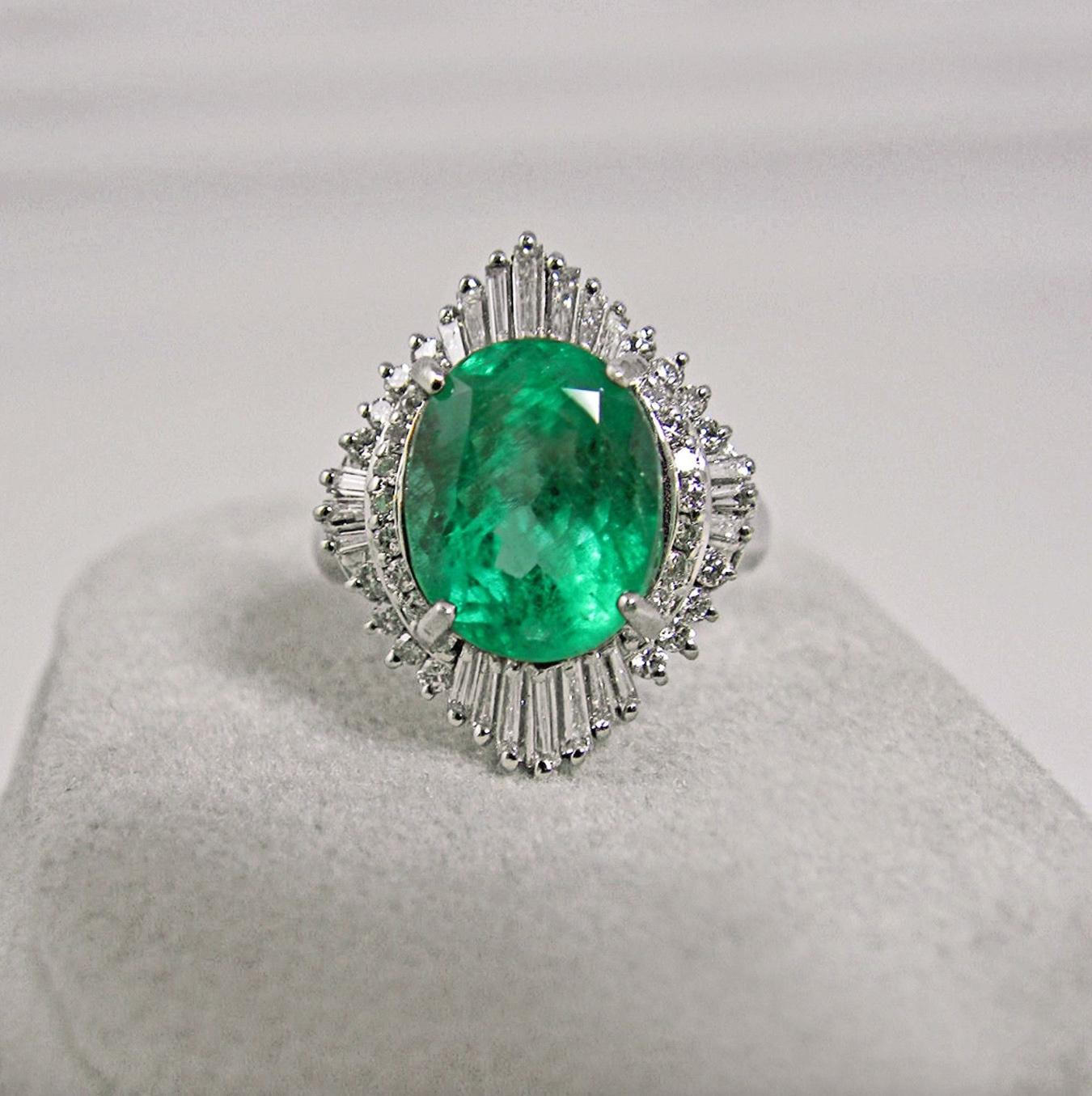 Art Deco Emeralds Maravellous Vintage Colombian Emerald Diamond Engagement Platinum Ring For Sale