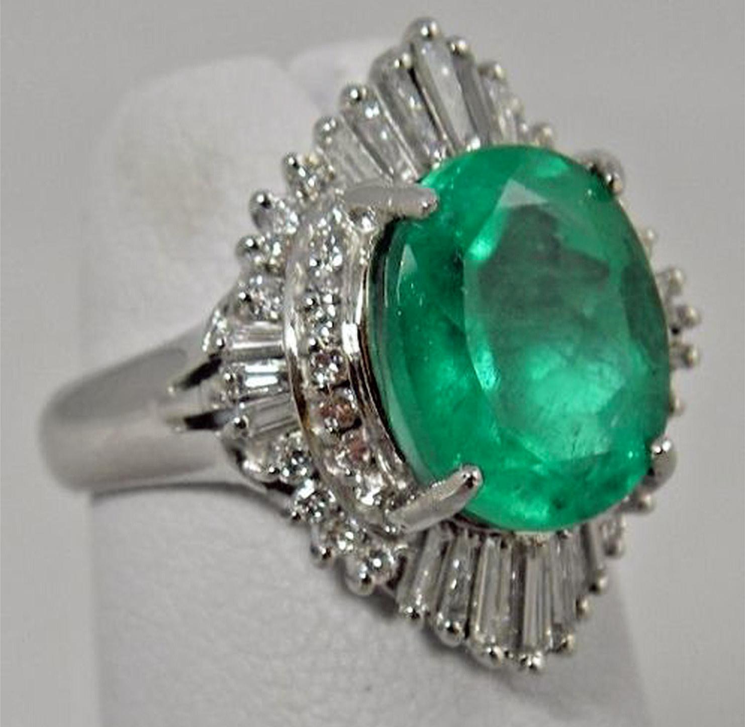 Oval Cut Emeralds Maravellous Vintage Colombian Emerald Diamond Engagement Platinum Ring For Sale
