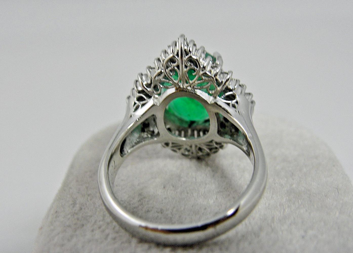 Emeralds Maravellous Vintage Colombian Emerald Diamond Engagement Platinum Ring For Sale 1