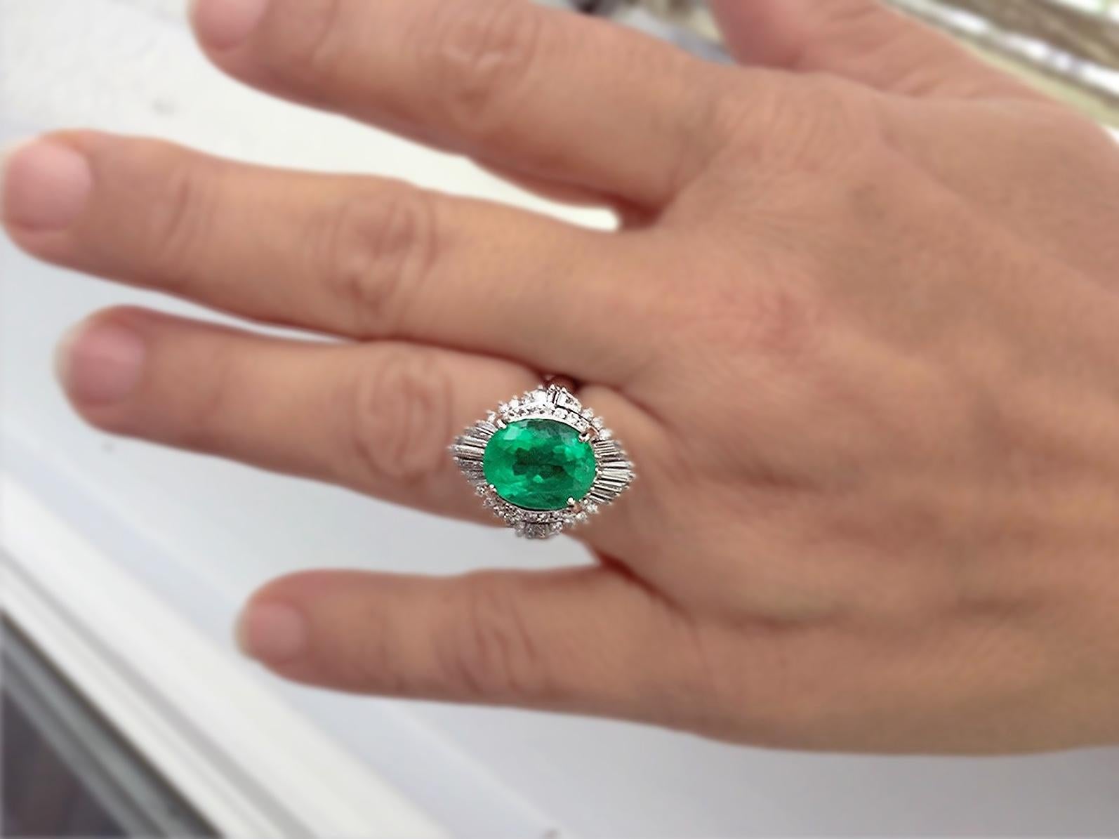 Women's Emeralds Maravellous Vintage Colombian Emerald Diamond Engagement Platinum Ring For Sale