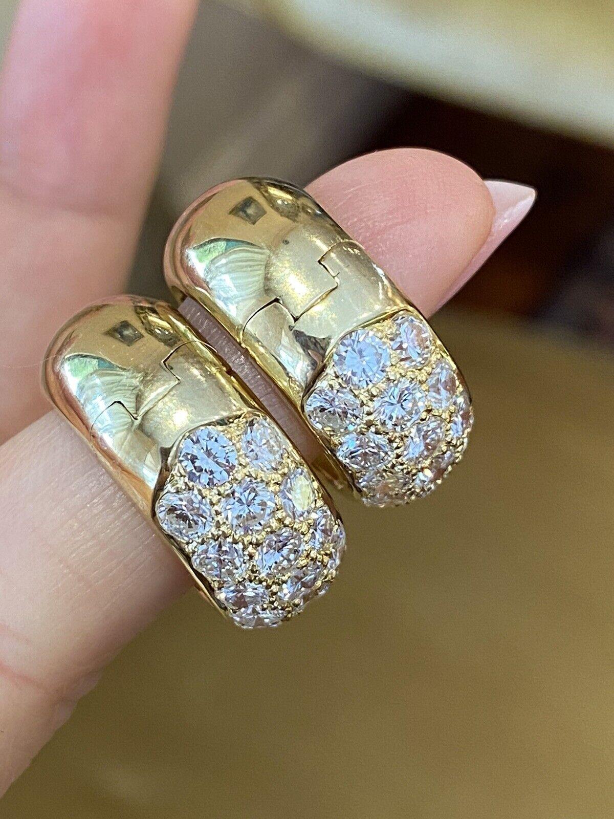 Women's 5.81 carat Hinged Huggie Hoop Diamond Pavé Earrings in 18k Yellow Gold For Sale