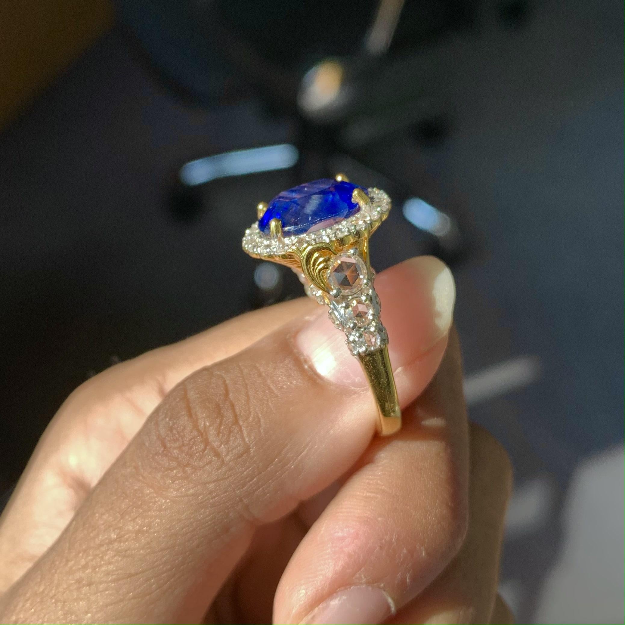 Women's or Men's 5.81 Carat Royal Blue Sapphire Ring with Rose Cut Diamonds in 18K Yellow Gold For Sale