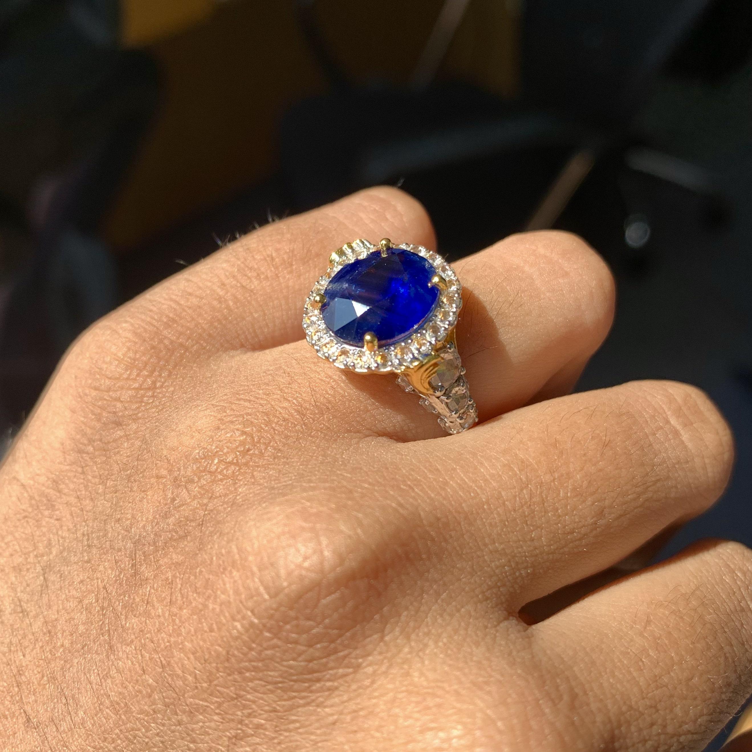 5.81 Carat Royal Blue Sapphire Ring with Rose Cut Diamonds in 18K Yellow Gold In New Condition For Sale In Bangkok, TH