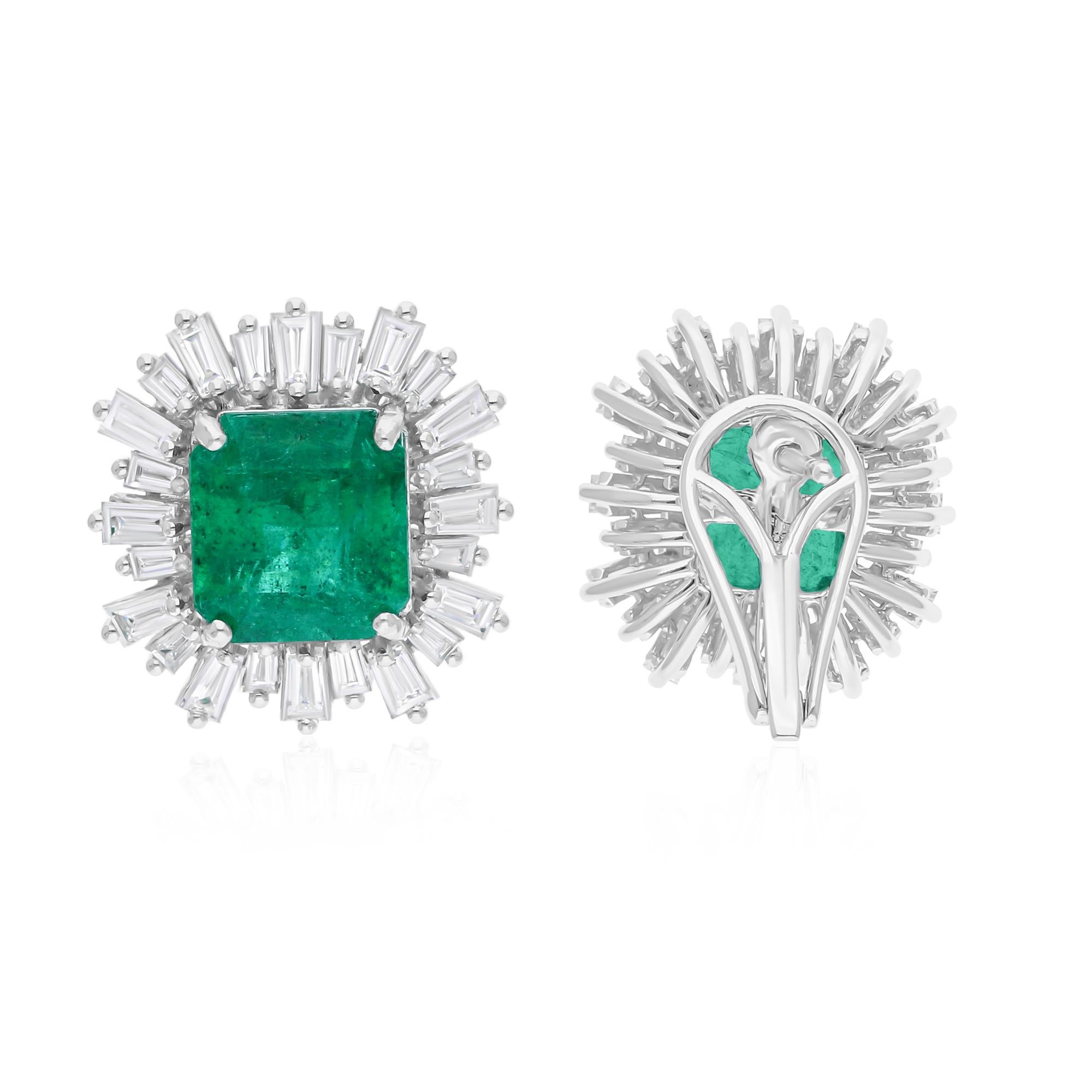 5.81 Carat Zambian Emerald SI/HI Diamond Starburst Halo Earrings 18k White Gold Neuf - En vente à Diera, Dubai