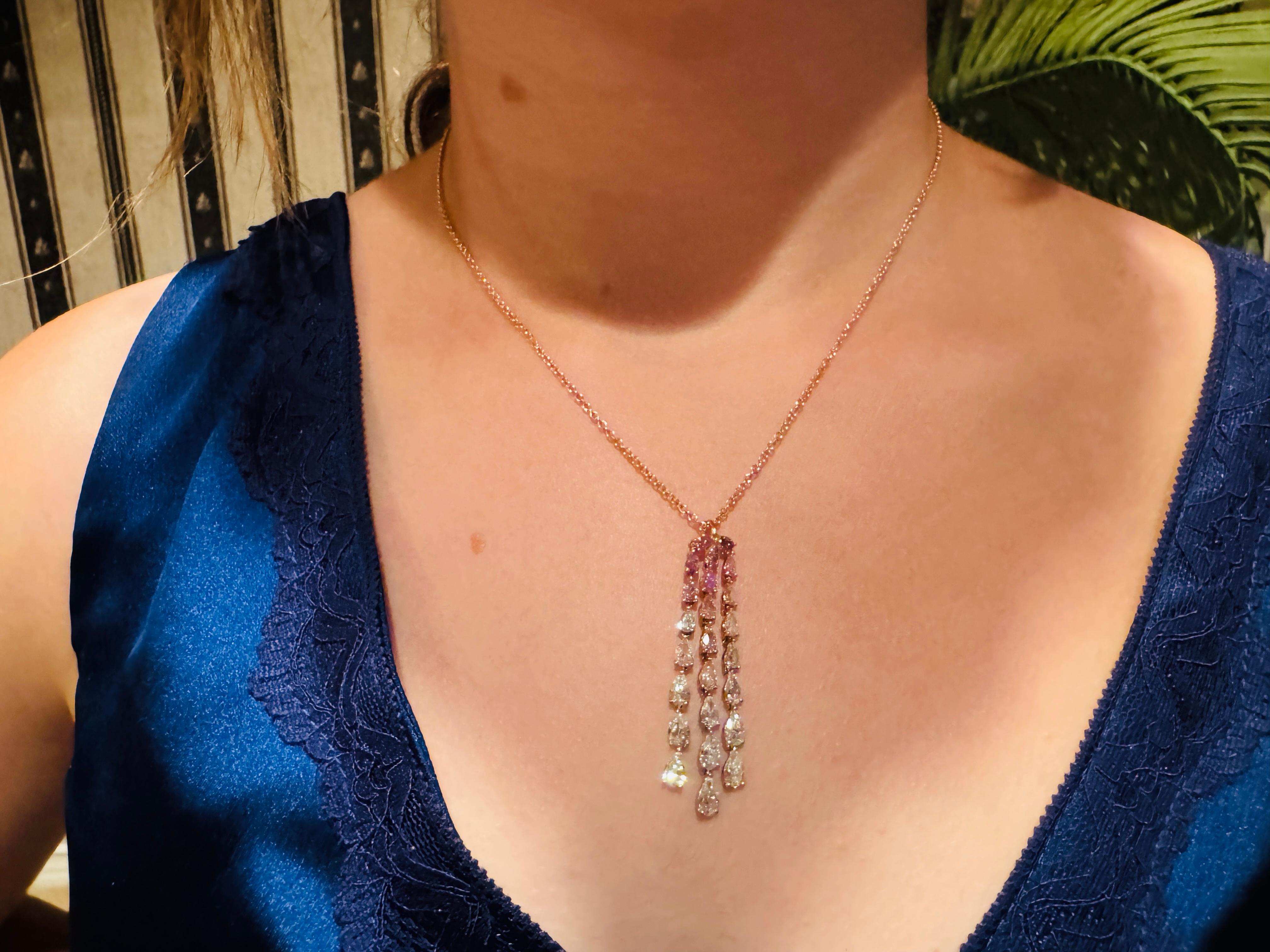 Collana con nappe di diamanti bianchi e rosa 5,81 in oro rosa 18 carati In condizioni Nuovo in vendita a New York, NY