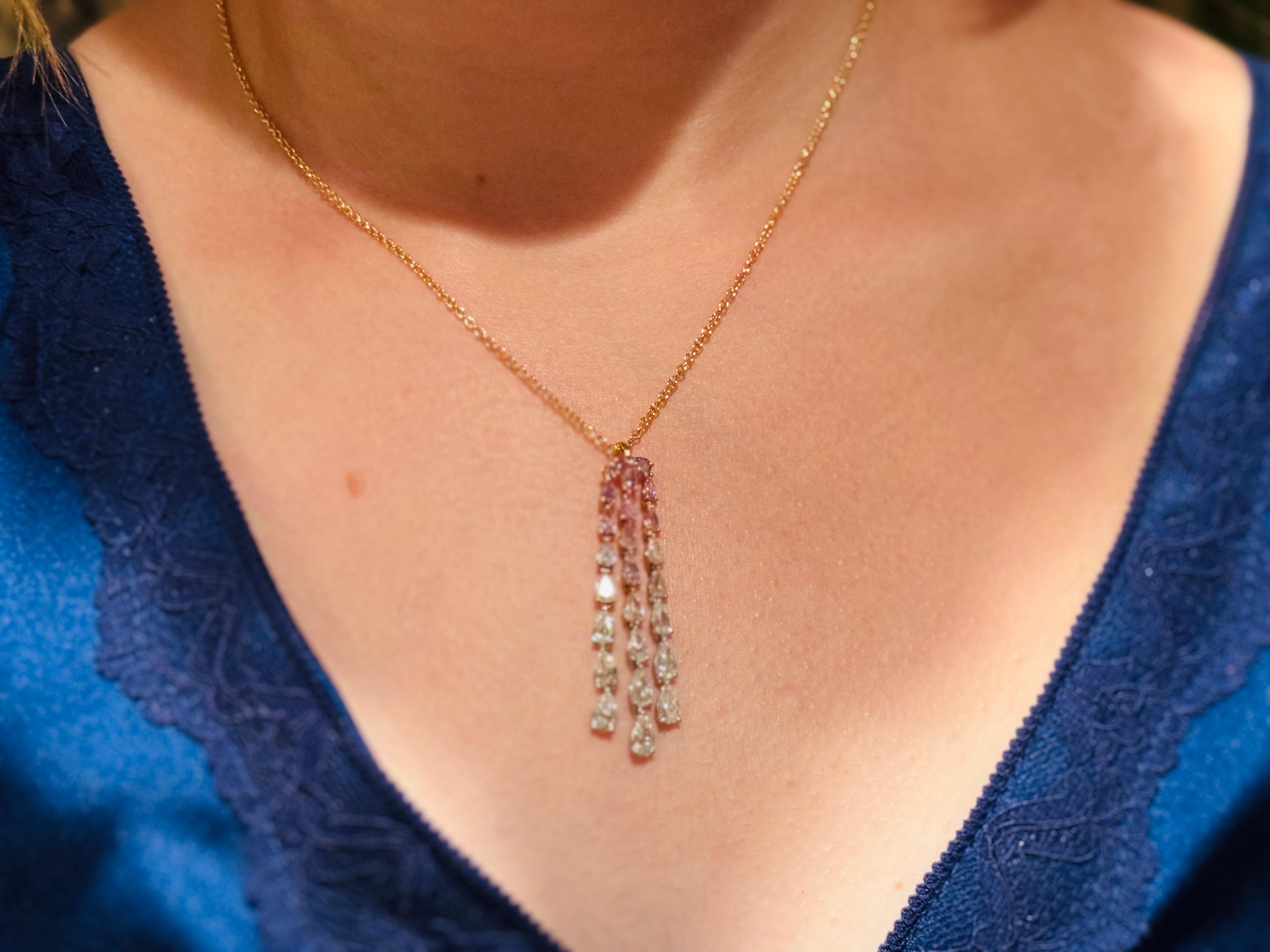 Donna Collana con nappe di diamanti bianchi e rosa 5,81 in oro rosa 18 carati in vendita