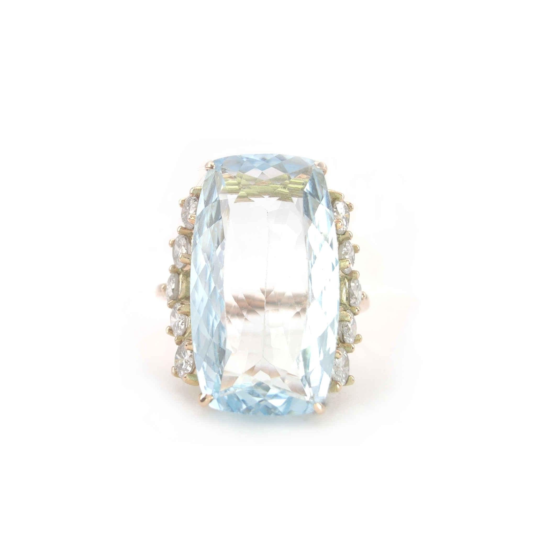 Taille coussin 5.82 Carat Aquamarine & 0.66 carats Diamond 14K Ring - Handmade Sophistication