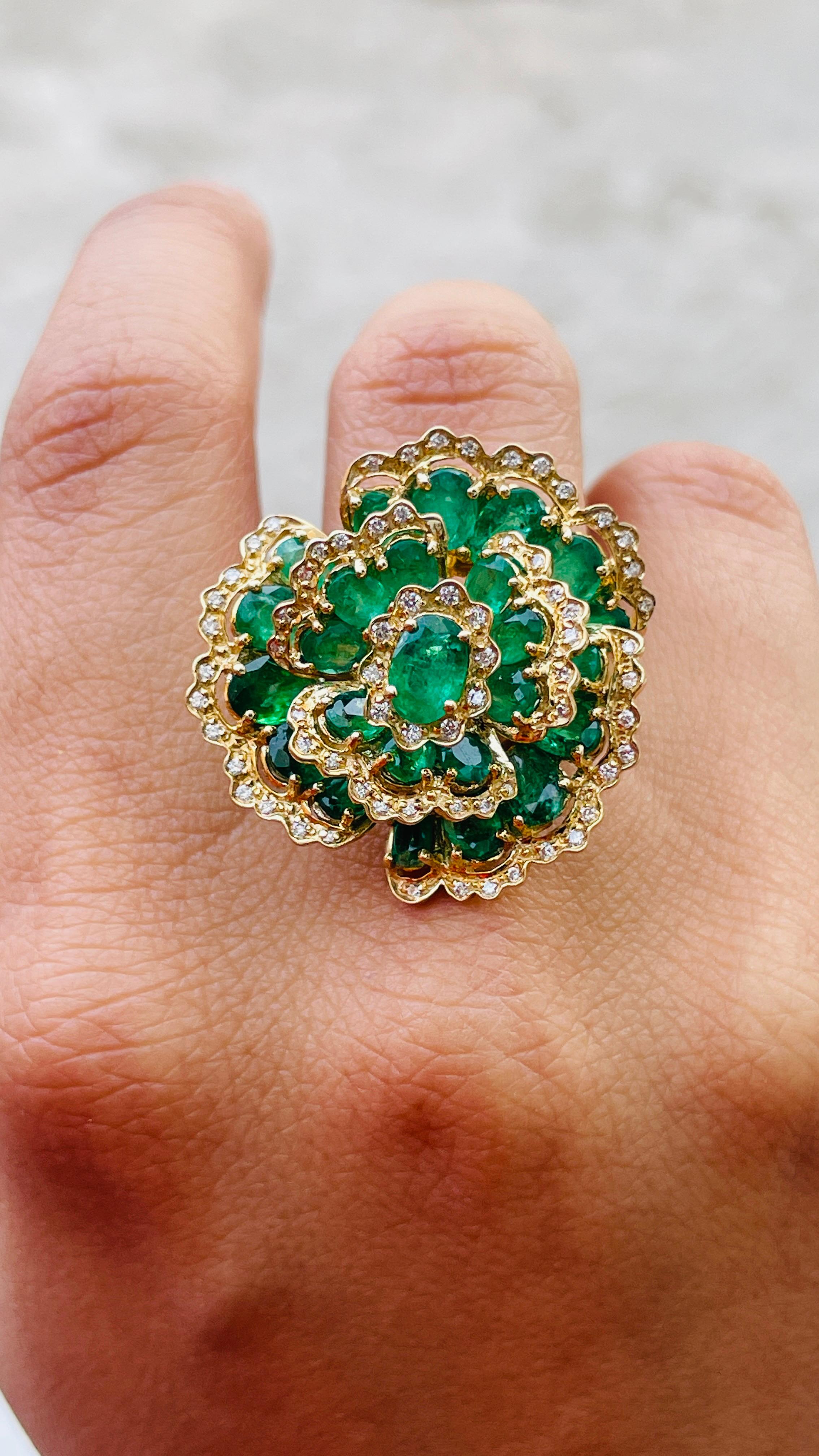 For Sale:  5.82 ct Emerald Flower Ring with Diamonds in 14 Karat Yellow Gold 5