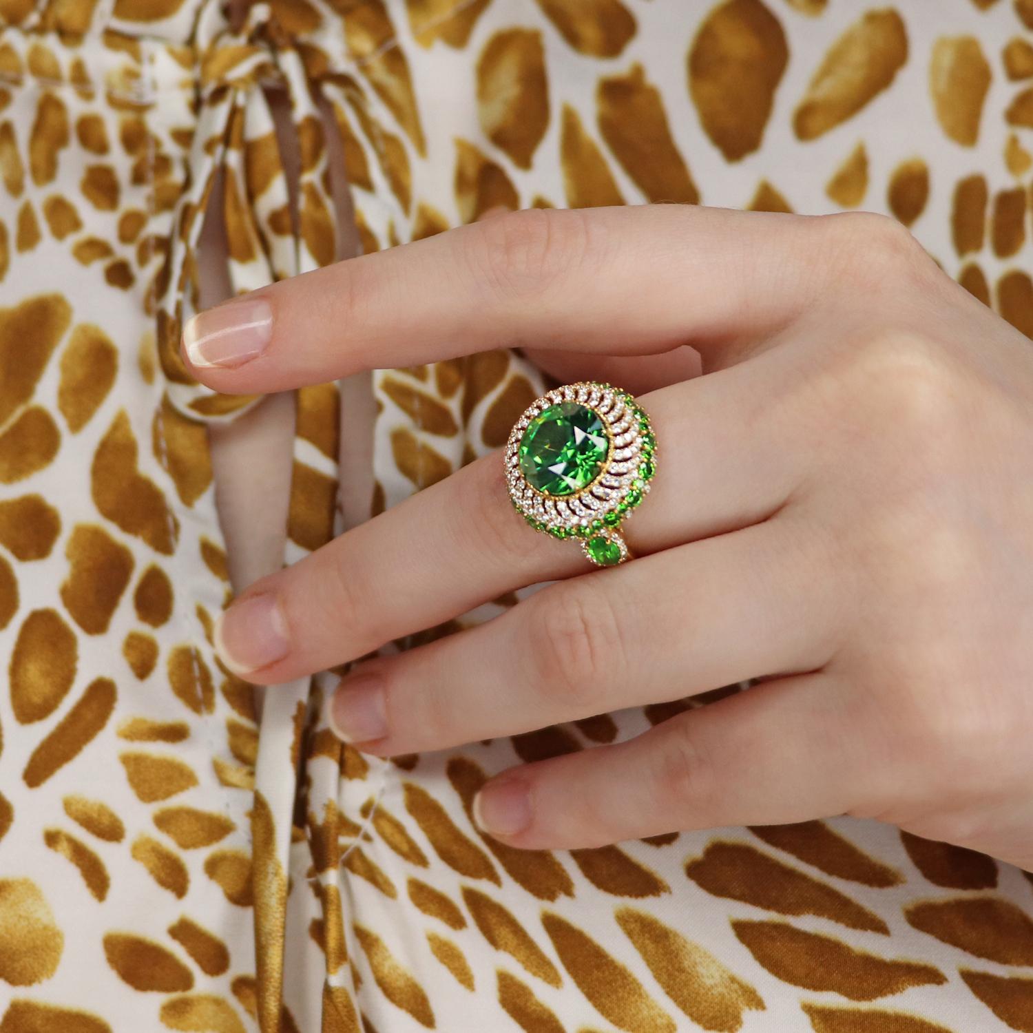 5.82 Carat Russian Demantoid Diamond 18 Karat Gold Cocktail Ring In New Condition In Bangkok, TH