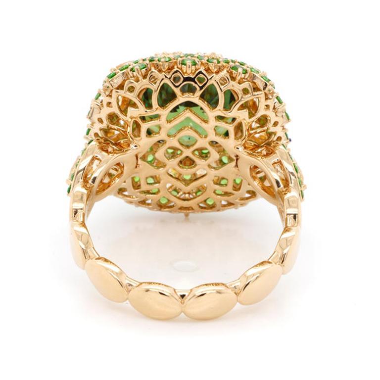 5.82 Carat Russian Demantoid Yellow Diamond 18 Karat Gold Cocktail Ring In New Condition For Sale In Bangkok, TH