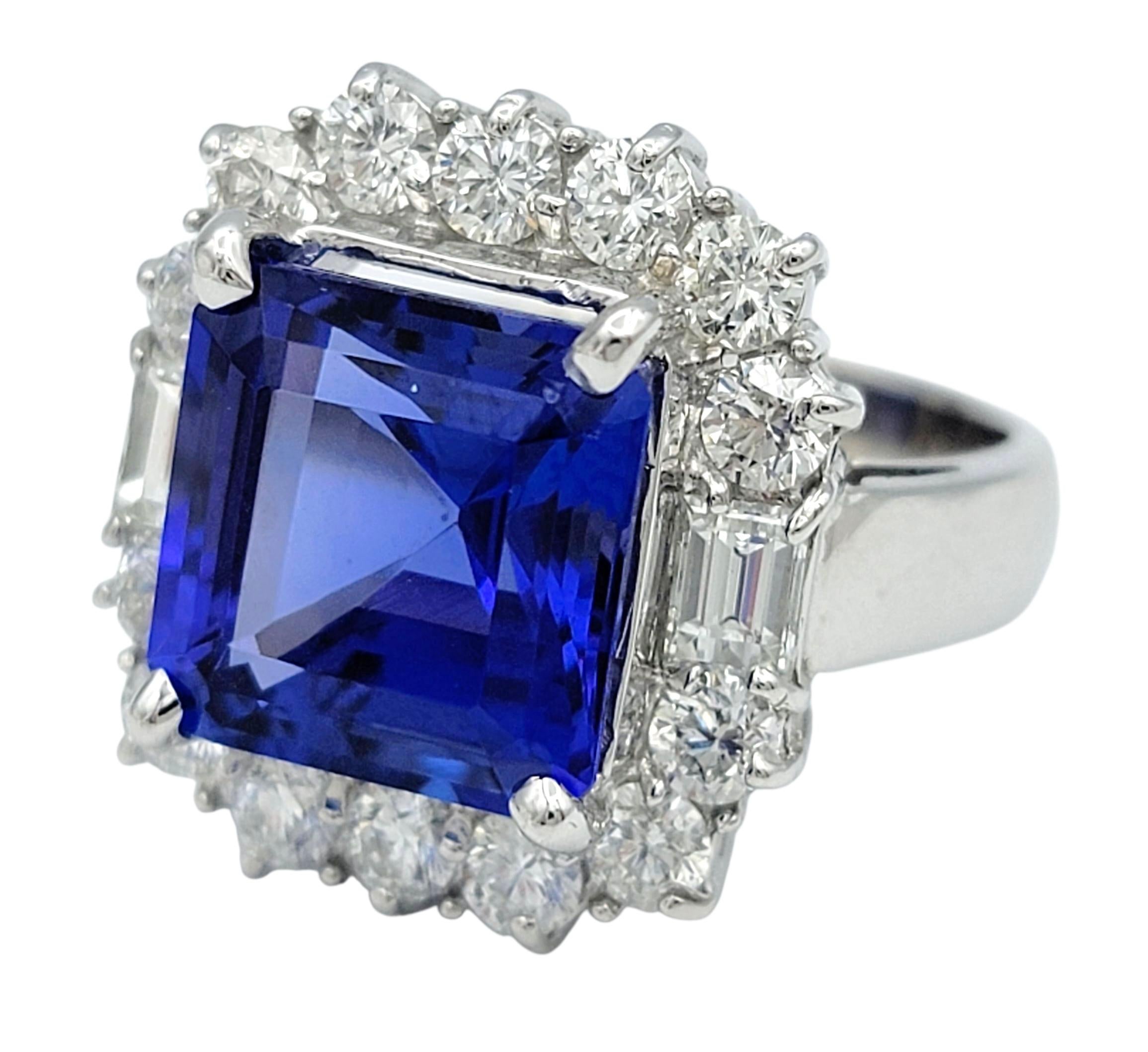 Anello quadrato di tanzanite taglio smeraldo da 5,82 carati con diamanti in oro bianco 14 carati In condizioni buone in vendita a Scottsdale, AZ