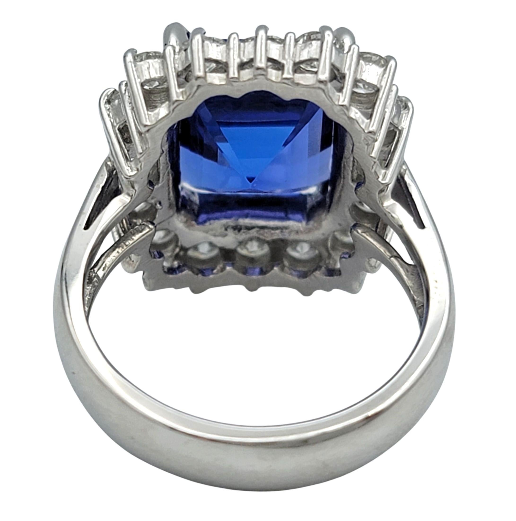 Anello quadrato di tanzanite taglio smeraldo da 5,82 carati con diamanti in oro bianco 14 carati in vendita 1