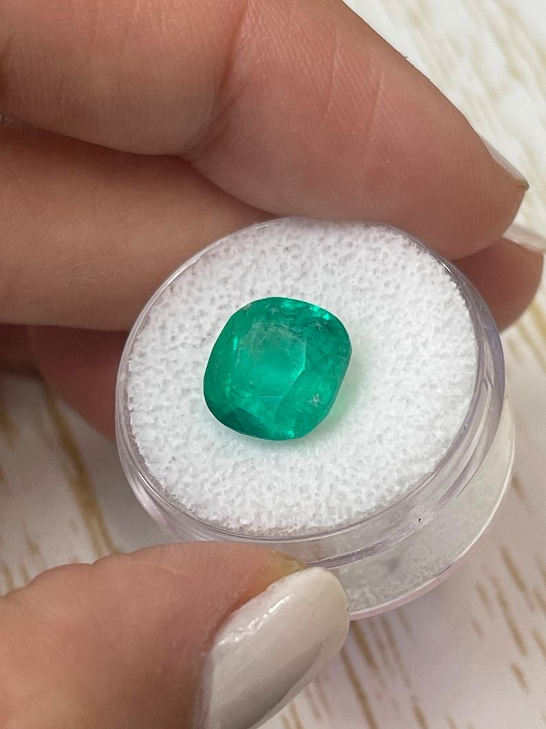 5.83 Carat 11x11 Green Colombian Emerald - Cushion Cut Genuine May Birthstone In New Condition For Sale In Jupiter, FL