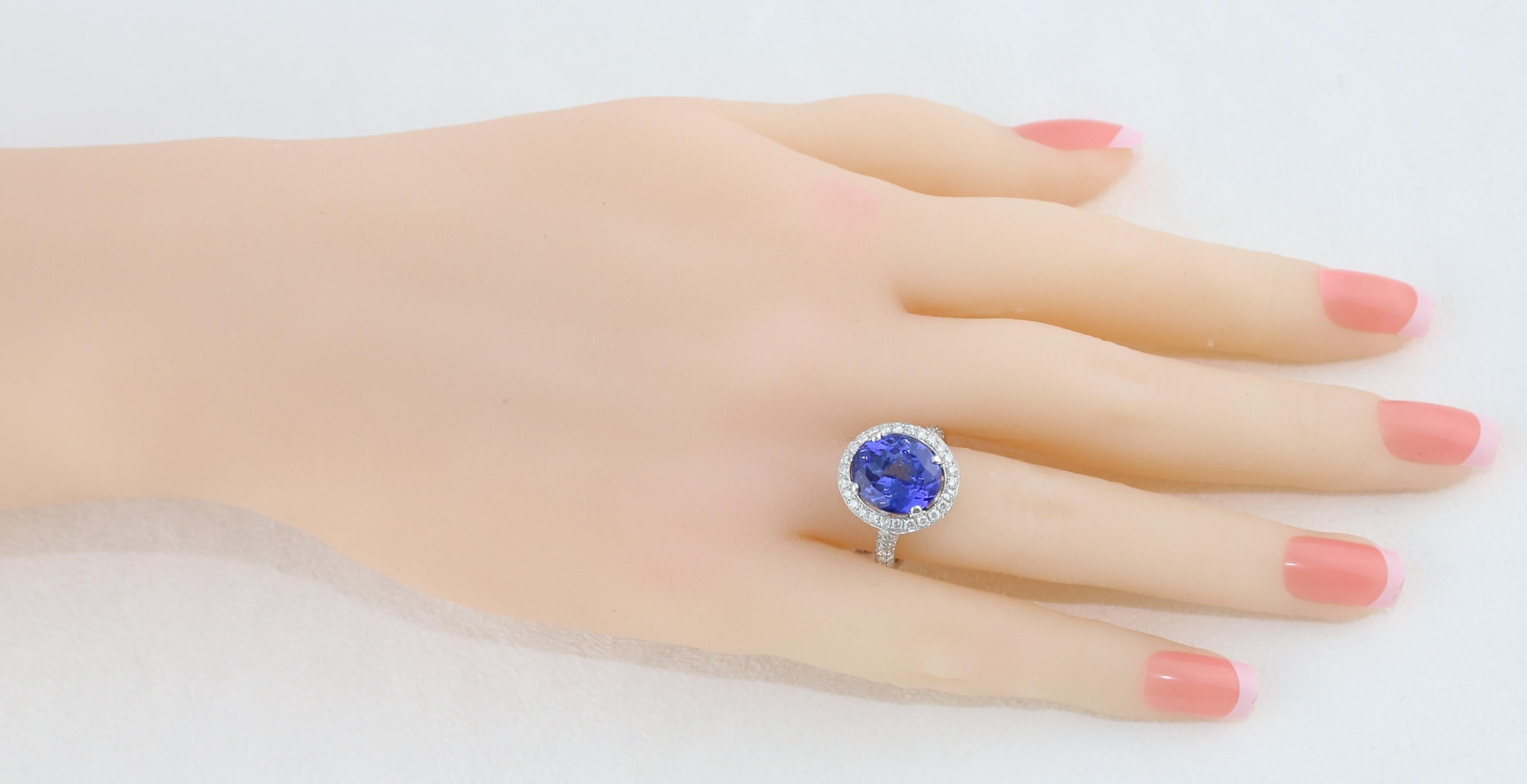 5.83 Carat Oval Tanzanite Diamond Gold Ring In New Condition For Sale In New York, NY