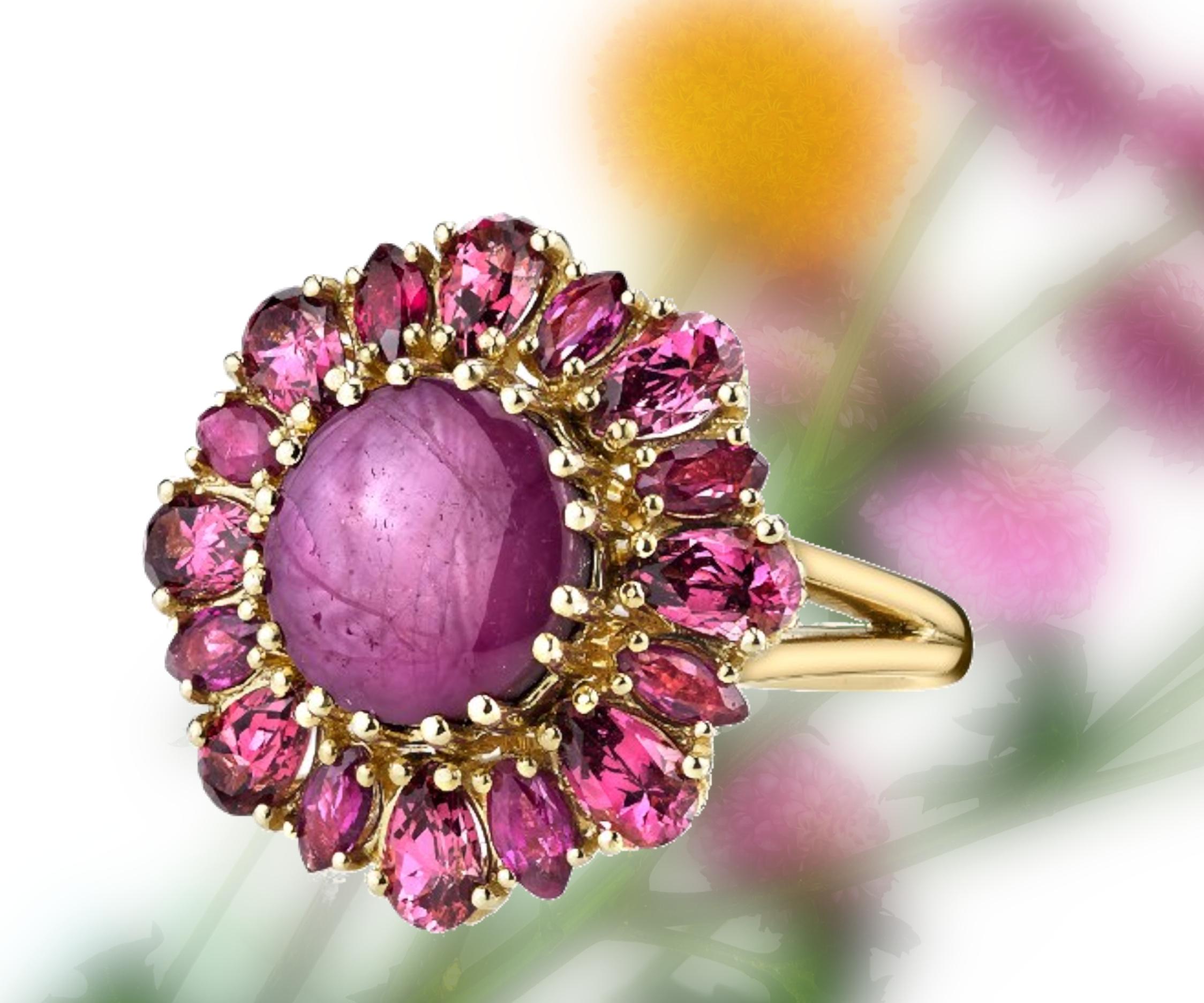 5.83 Carat Star Ruby and Pink Rose Garnet Starburst Cocktail Ring in Yellow Gold In New Condition For Sale In Los Angeles, CA