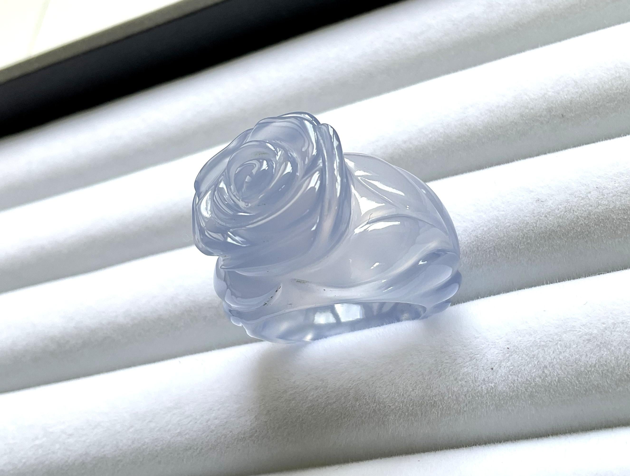 58.30 carats Chalcedony Flower Carved Top Quality Ring Natural Gemstone For Sale 4