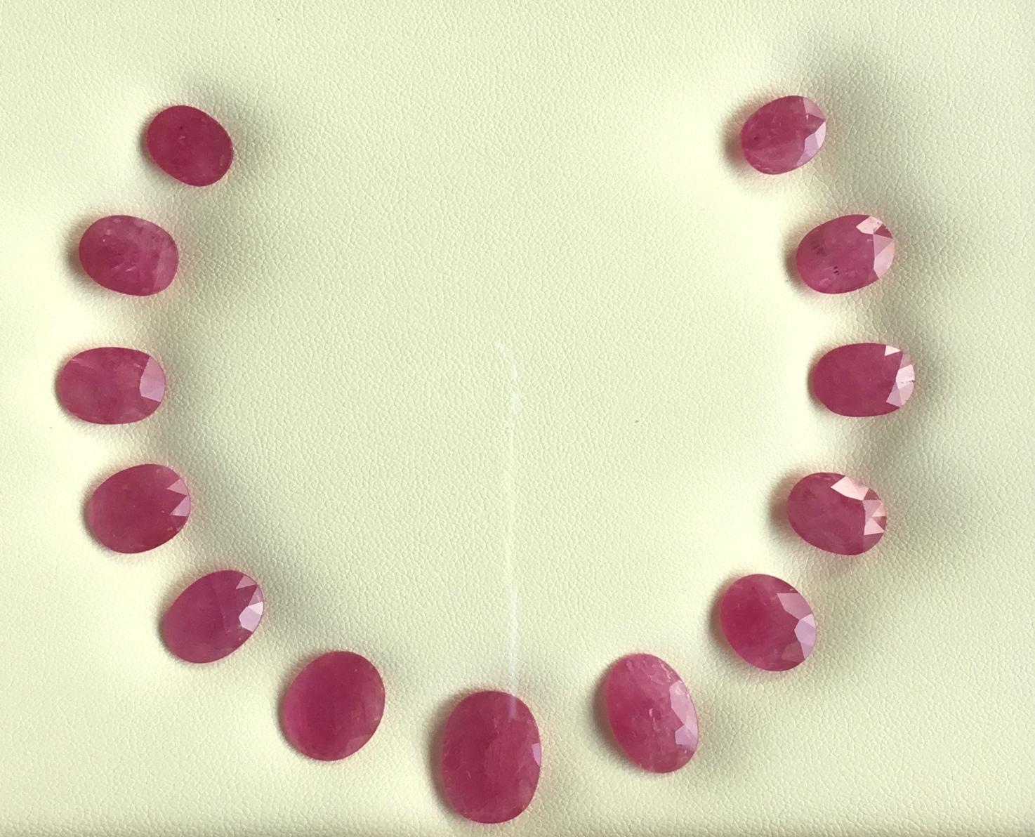 Taille ovale 58.39 Carats Ruby Mozambique Oval Faceted Cut stone Layout Heated Natural Gem en vente