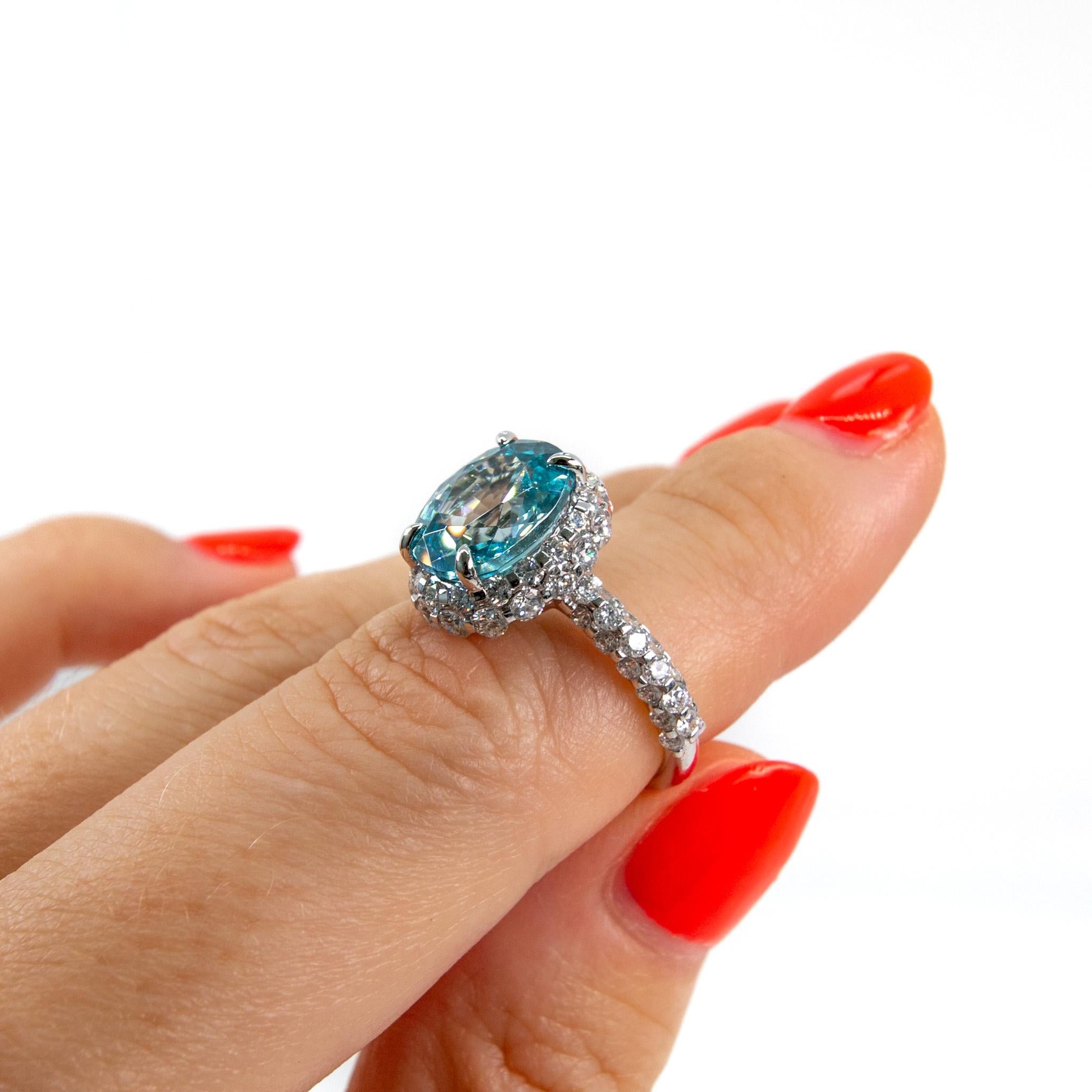 Oval Blue Zircon and Diamond Cocktail Ring In New Condition For Sale In Sai Kung District, HK
