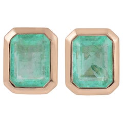 5.84 Carat clear Colombian Emerald Stud Earrings in 18k Yellow Gold