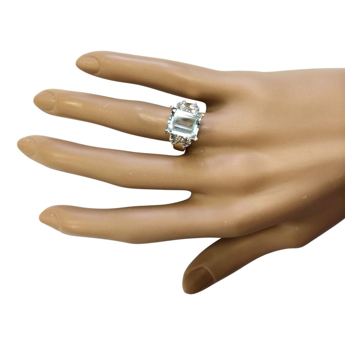 Natural Aquamarine Diamond Ring In 14 Karat Yellow Gold In New Condition For Sale In Manhattan Beach, CA