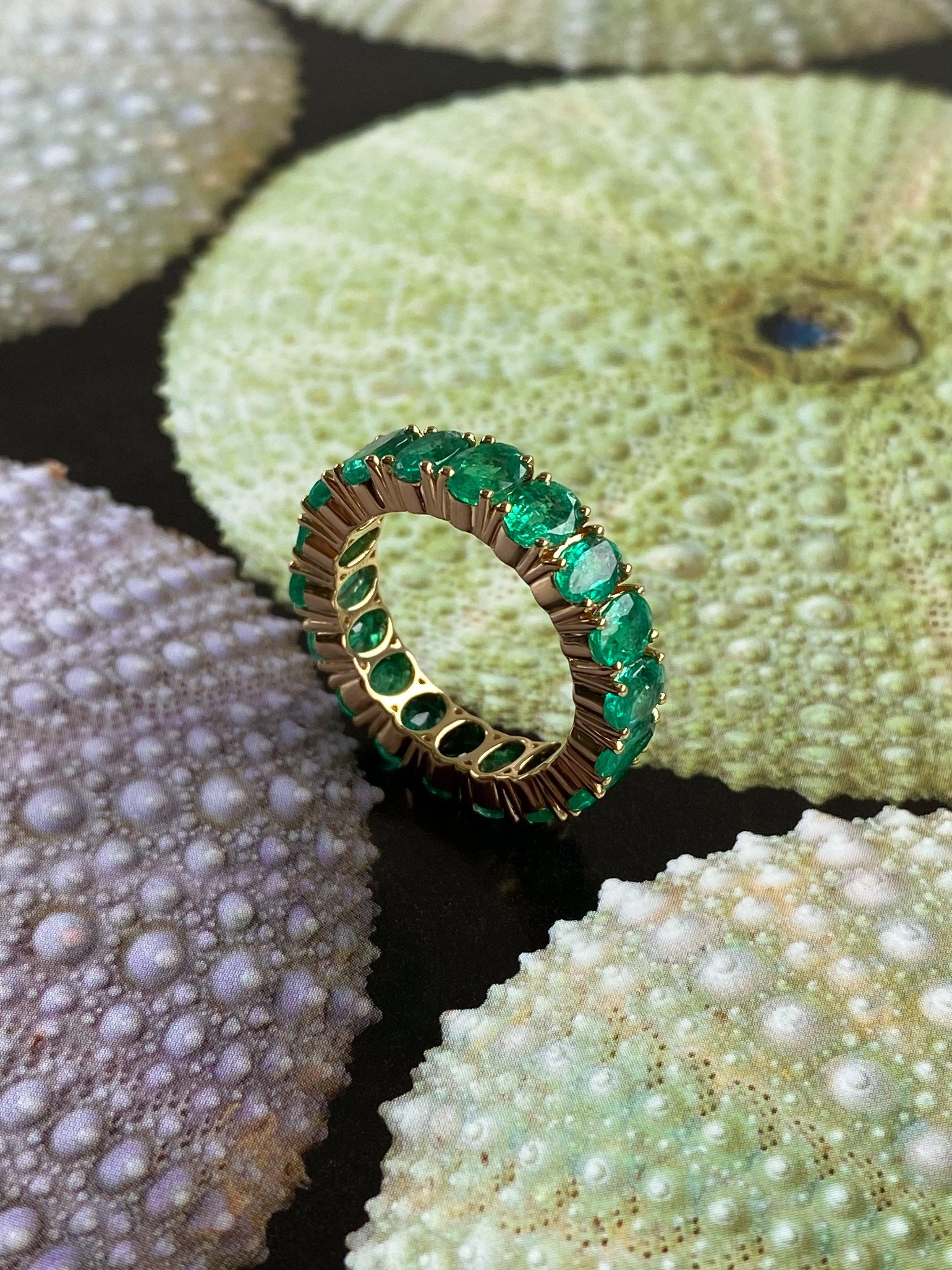 For Sale:  5.84 Carat Oval Cut Emerald Eternity Band in 18 Karat Yellow Gold 5