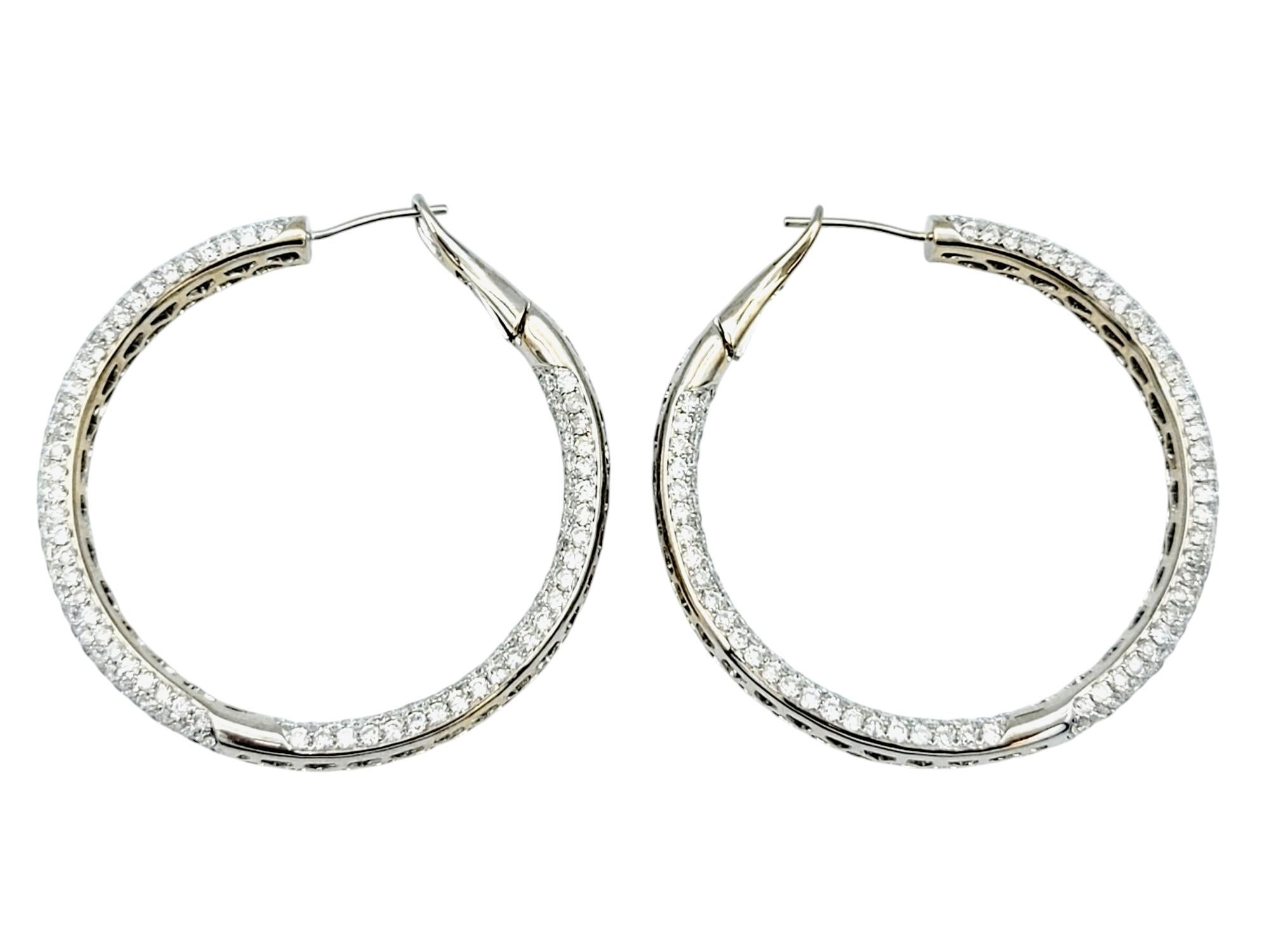 Orecchini a cerchio con diamanti incastonati a pavé da 5,84 carati totali, oro bianco 18 carati In condizioni buone in vendita a Scottsdale, AZ
