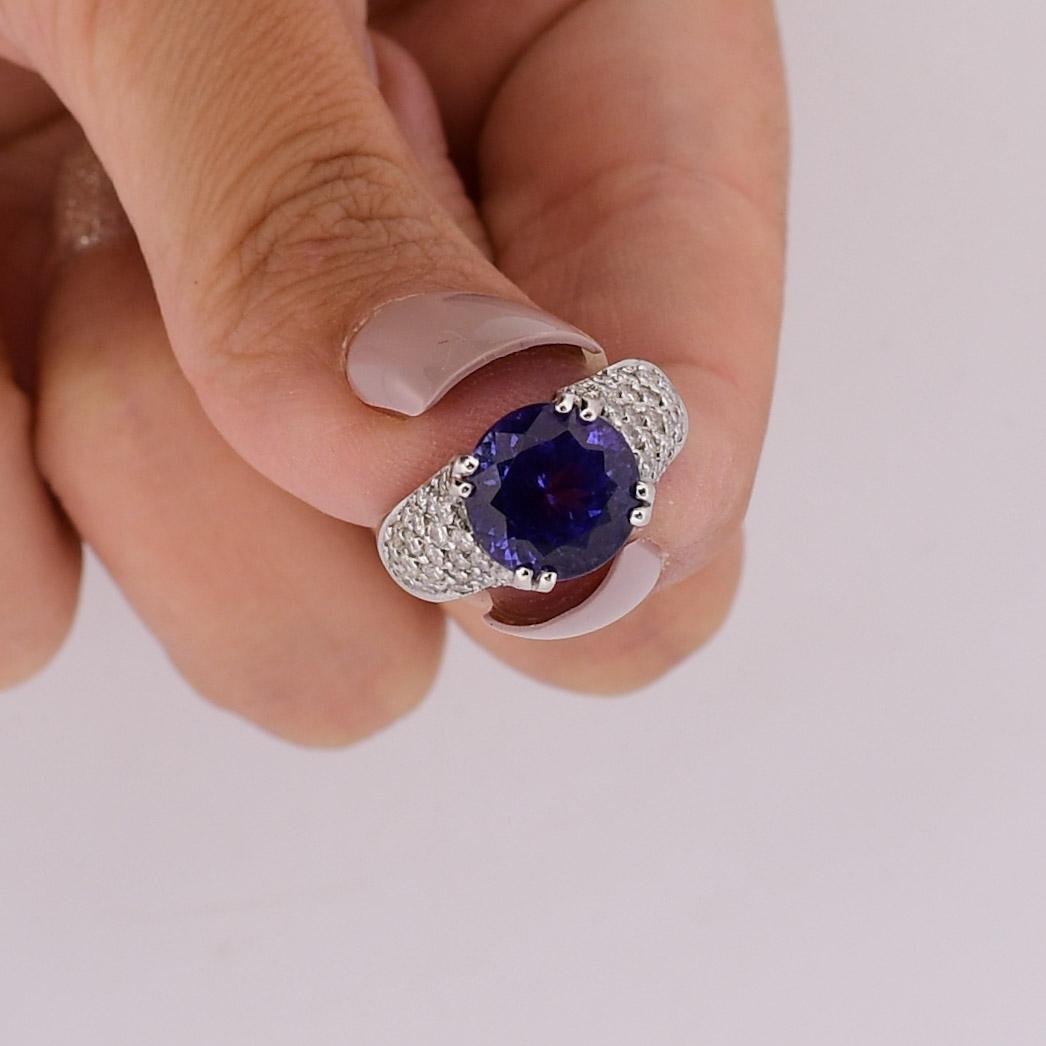 5.84 CT Tanzanite and 1.16 CTW Pavé Diamond 14K Gold Ring - R-923FTA-G575 In Good Condition For Sale In Addison, TX