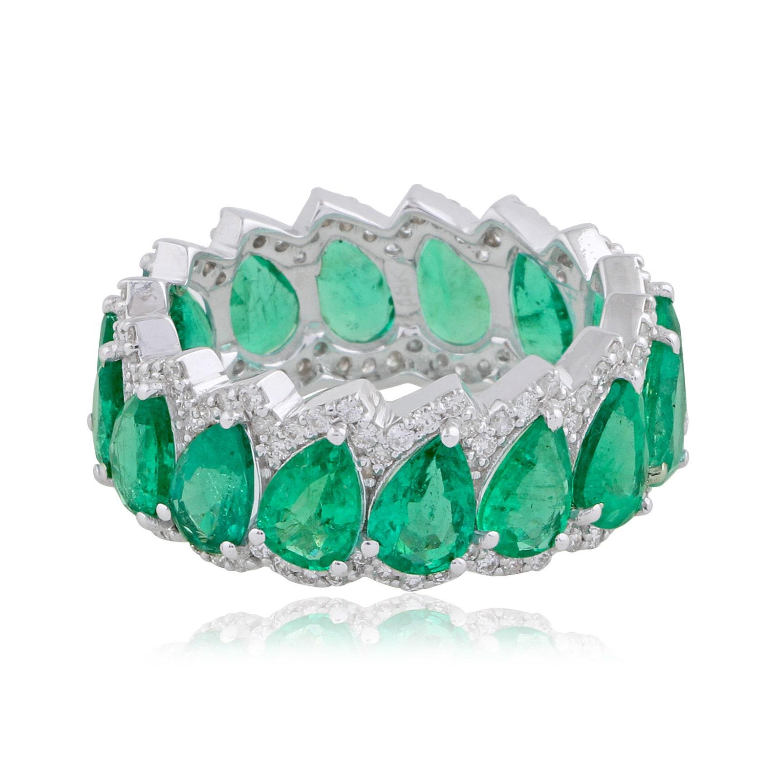 Modern 5.85 Carat Emerald Diamond 14 Karat Gold Ring For Sale