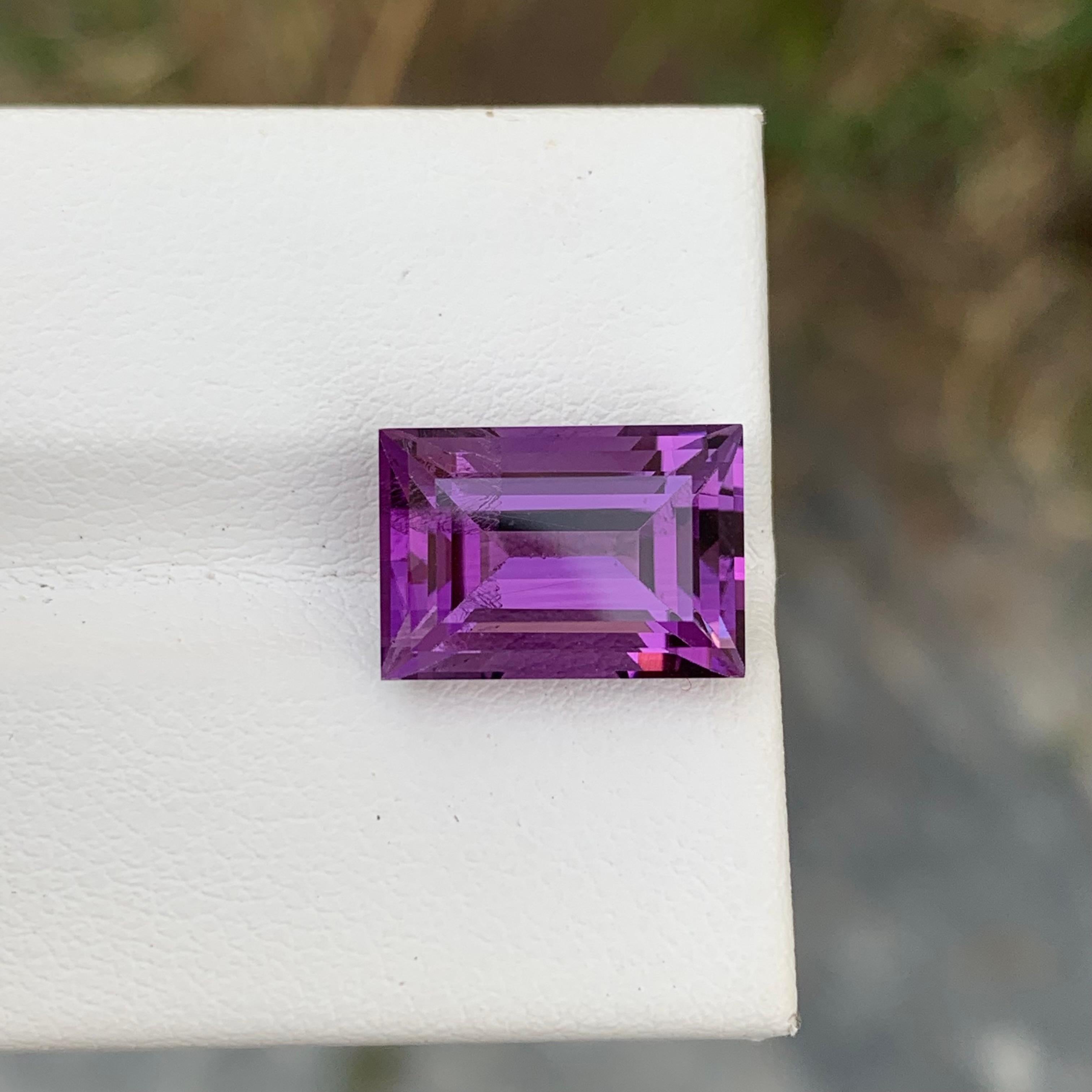 5.85 Carat Natural Loose Amethyst Baguette Shape Gemstone For Jewellery In New Condition For Sale In Peshawar, PK