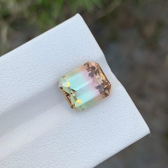Belle tourmaline naturelle non sertie de 5,85 carats en forme d'émeraude bicolore pour bague