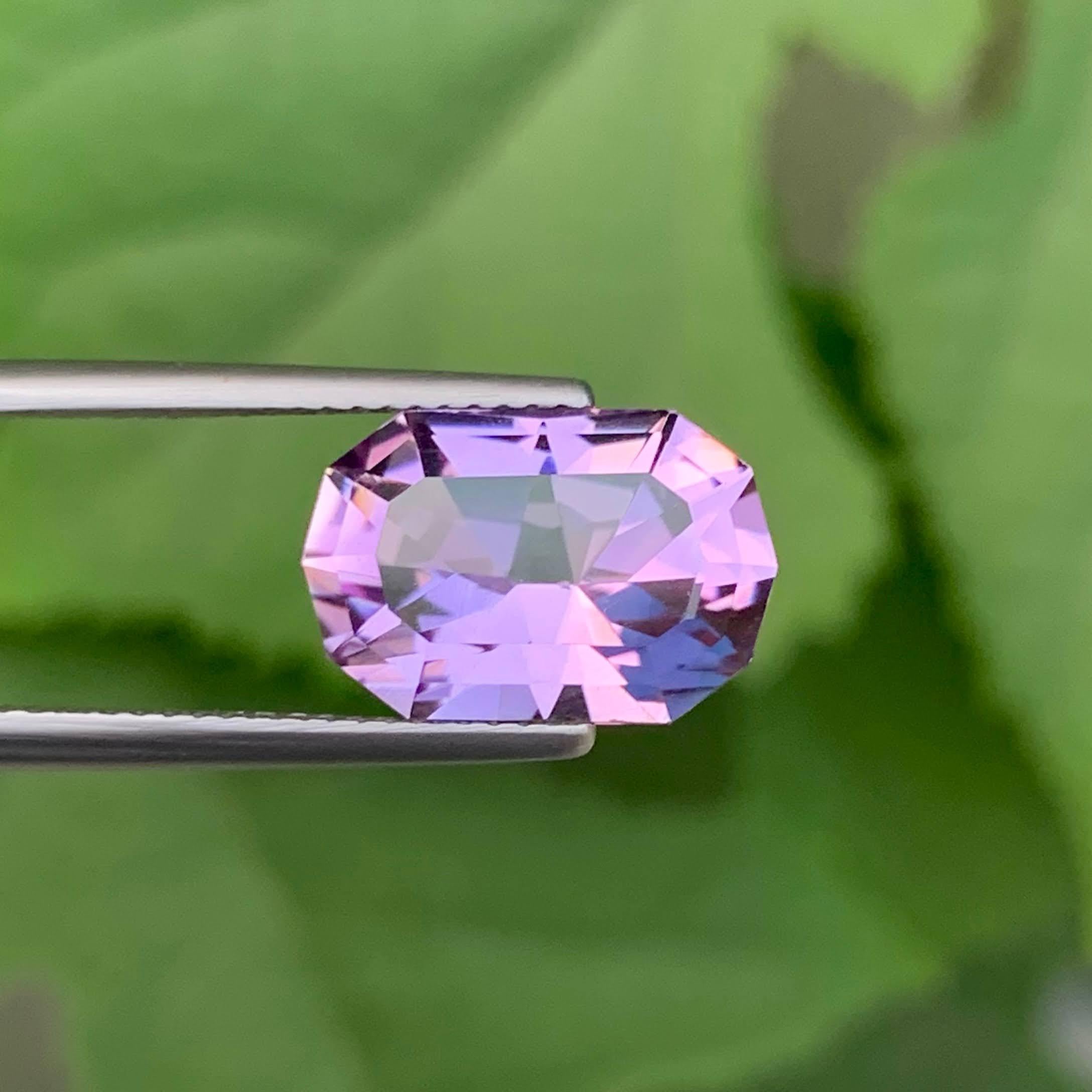 Poids 5,85 carats 
Dimensions 13.9x9.2x7.5mm
Traitement Aucun 
Origine Brésil 
Clarity Loup 
Forme Coupe Précision du coussin 





Cette améthyste violette naturelle en vrac de 5,85 carats présente une teinte violette profonde captivante,