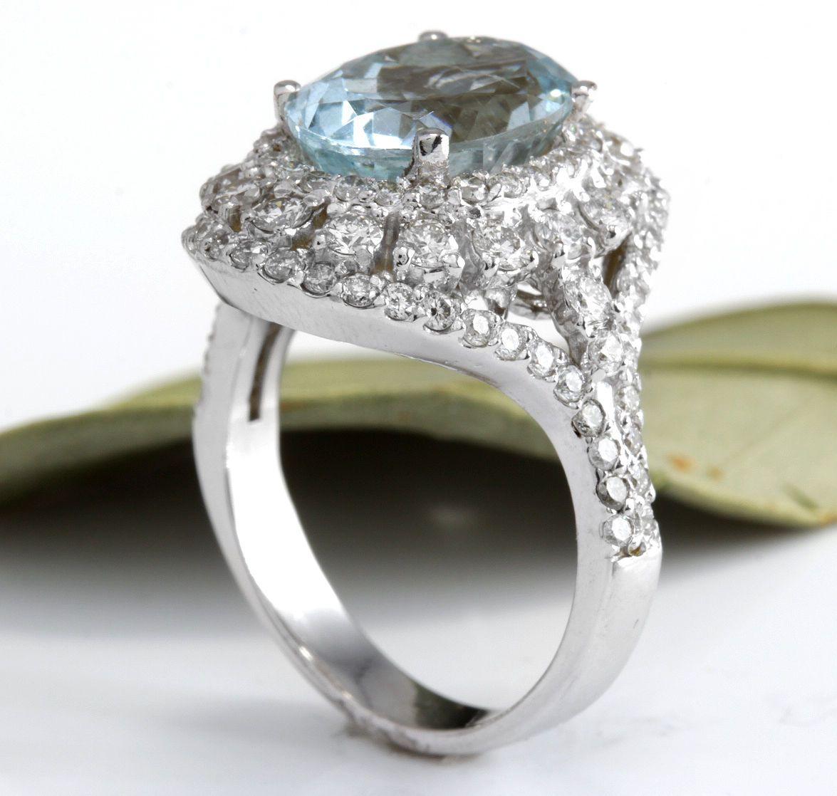 Women's 5.85 Carat Natural Aquamarine and Diamond 14 Karat Solid White Gold Ring For Sale