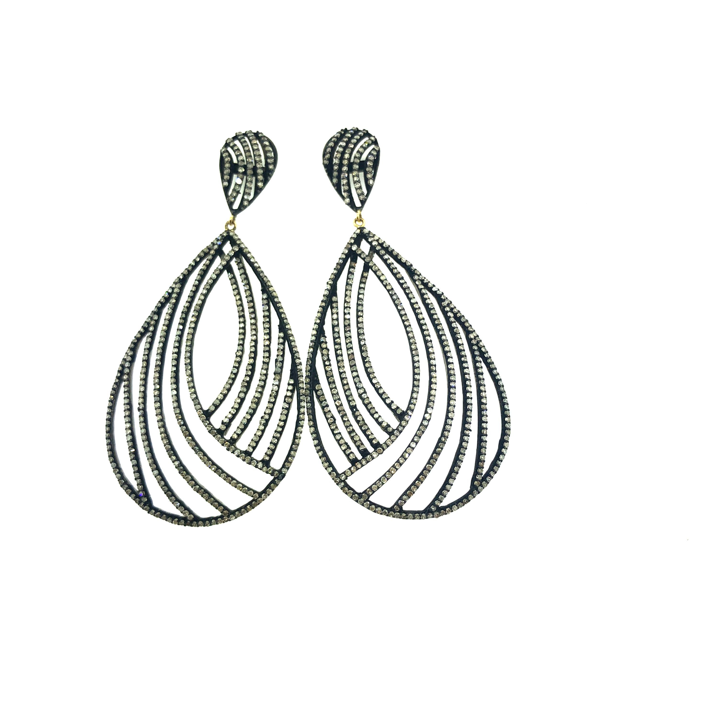 Contemporary 5.85 Carat Diamond Earring in Oxidized Sterling Silver, 14 Karat Gold For Sale